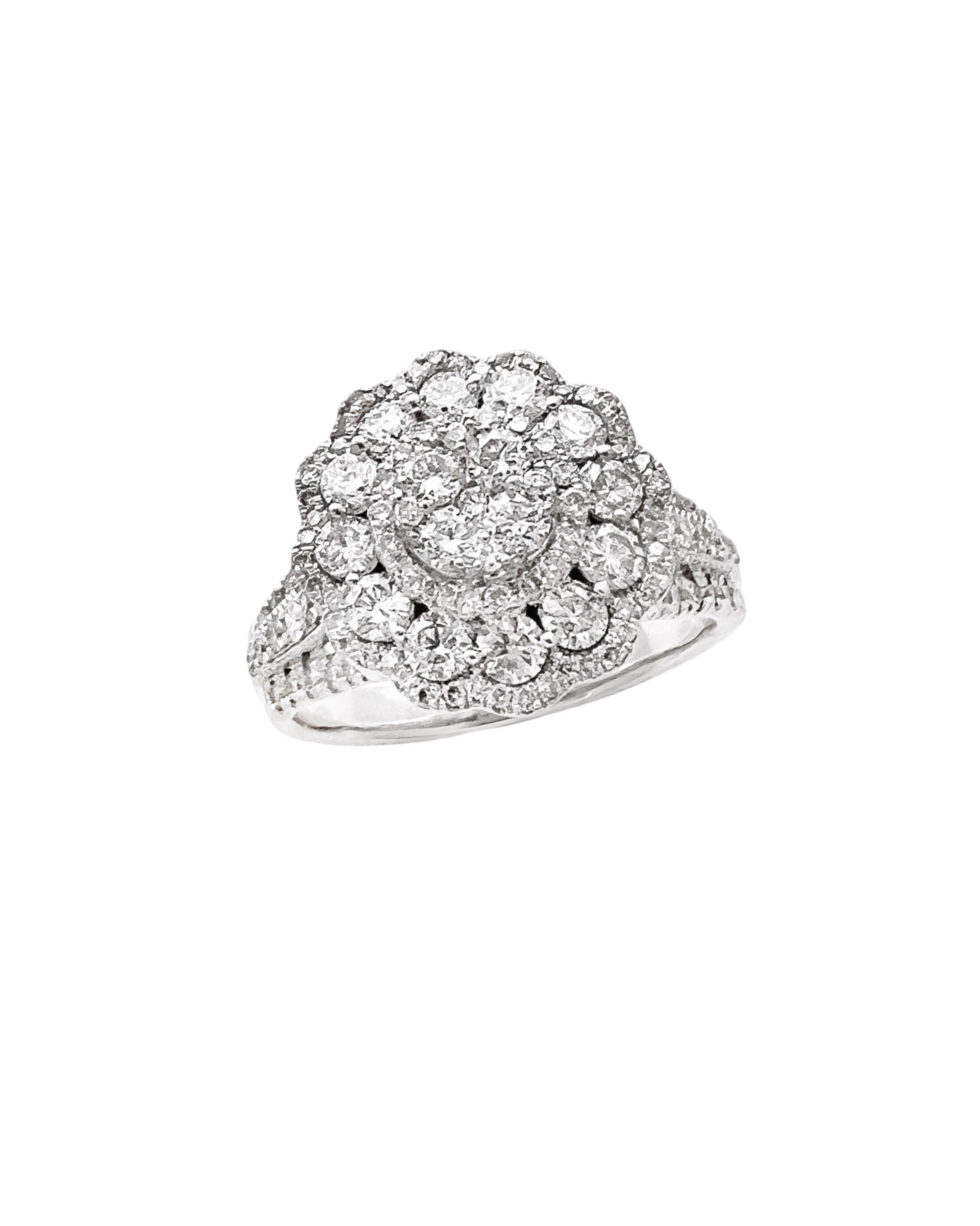 2.21 Carats Diamonds VS2 Set In 14 Karat White Gold Ring