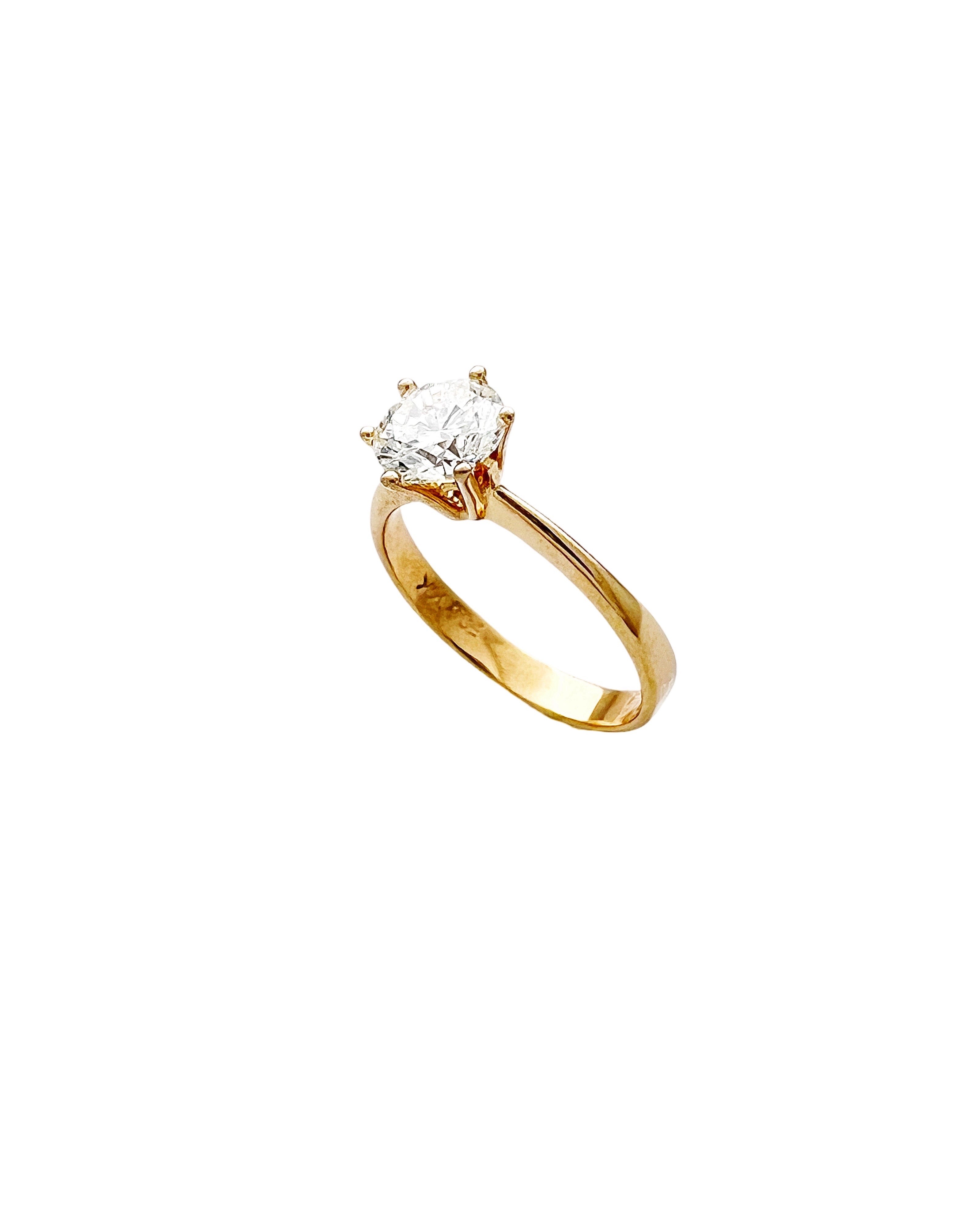1.07 Carats Diamond VVS2 (Certified) Hearts & Arrow Set In 14 Karat Yellow Gold Ring