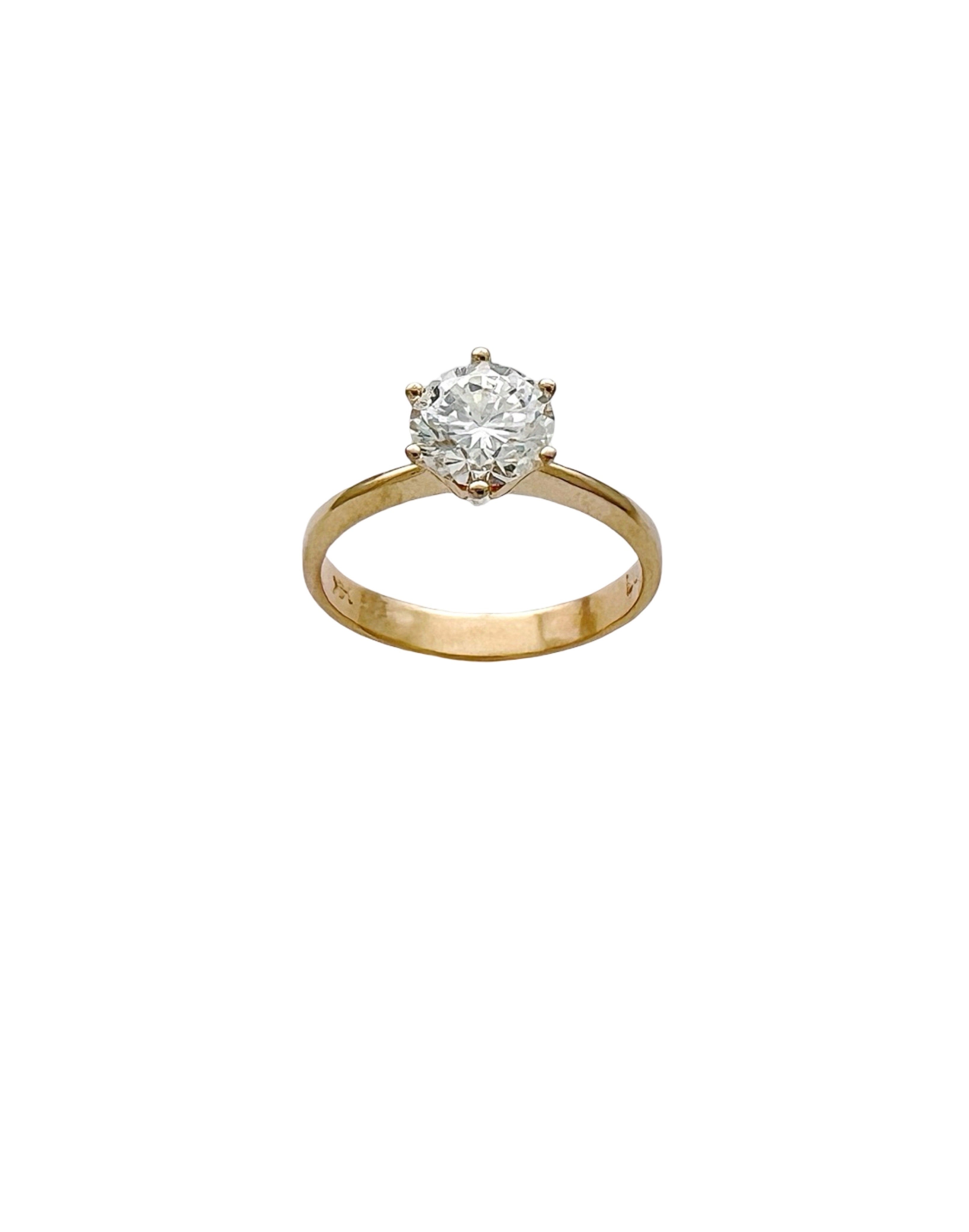 1.07 Carats Diamond VVS2 (Certified) Hearts & Arrow Set In 14 Karat Yellow Gold Ring