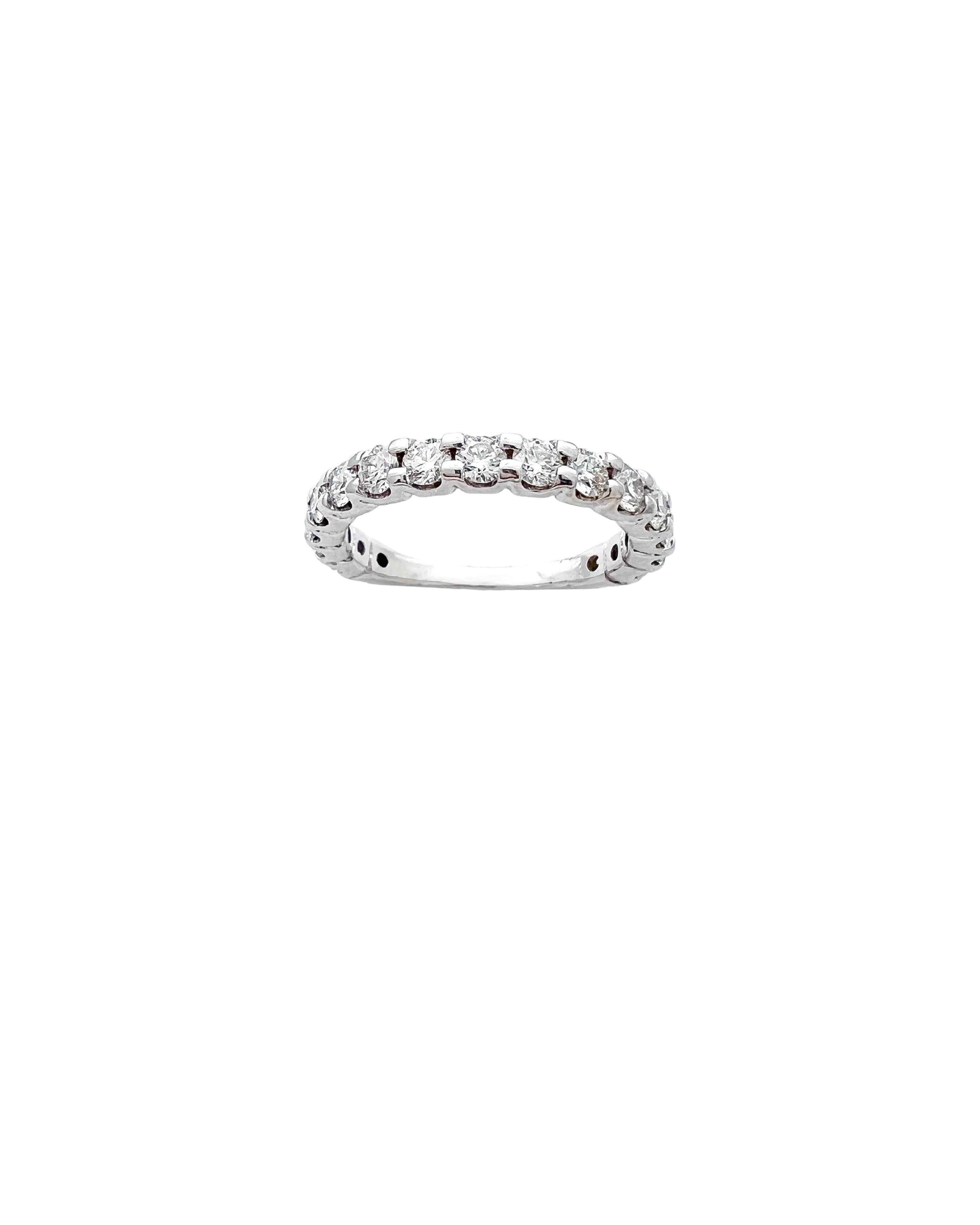 2.04 Carats Diamonds VS2 Set in 14 Karat White Gold Ring