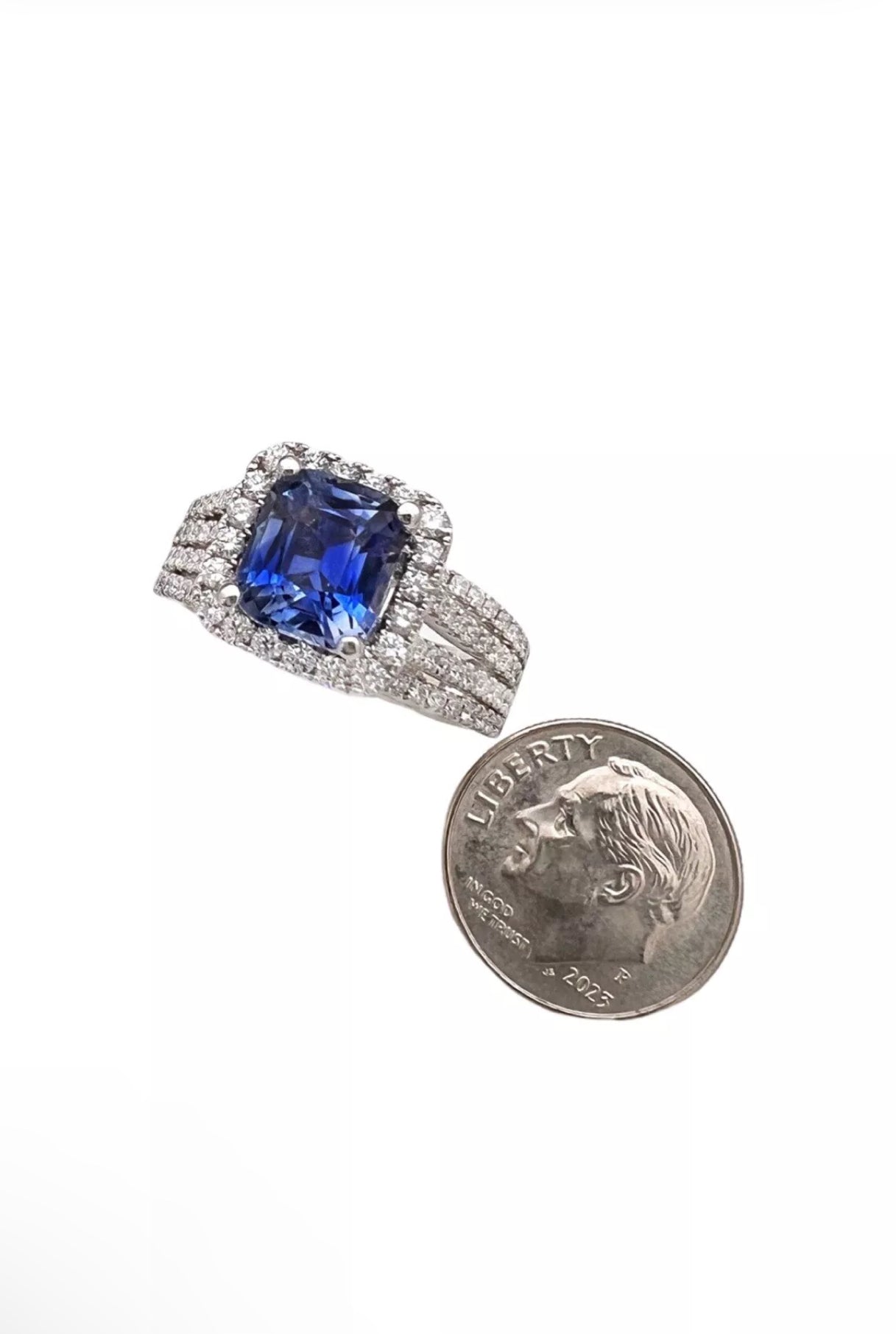 2.51 Carats Sapphire Ceylon Heated (Certified) & 1.48 Carats Diamonds VS2 Set In 14K White Gold Ring