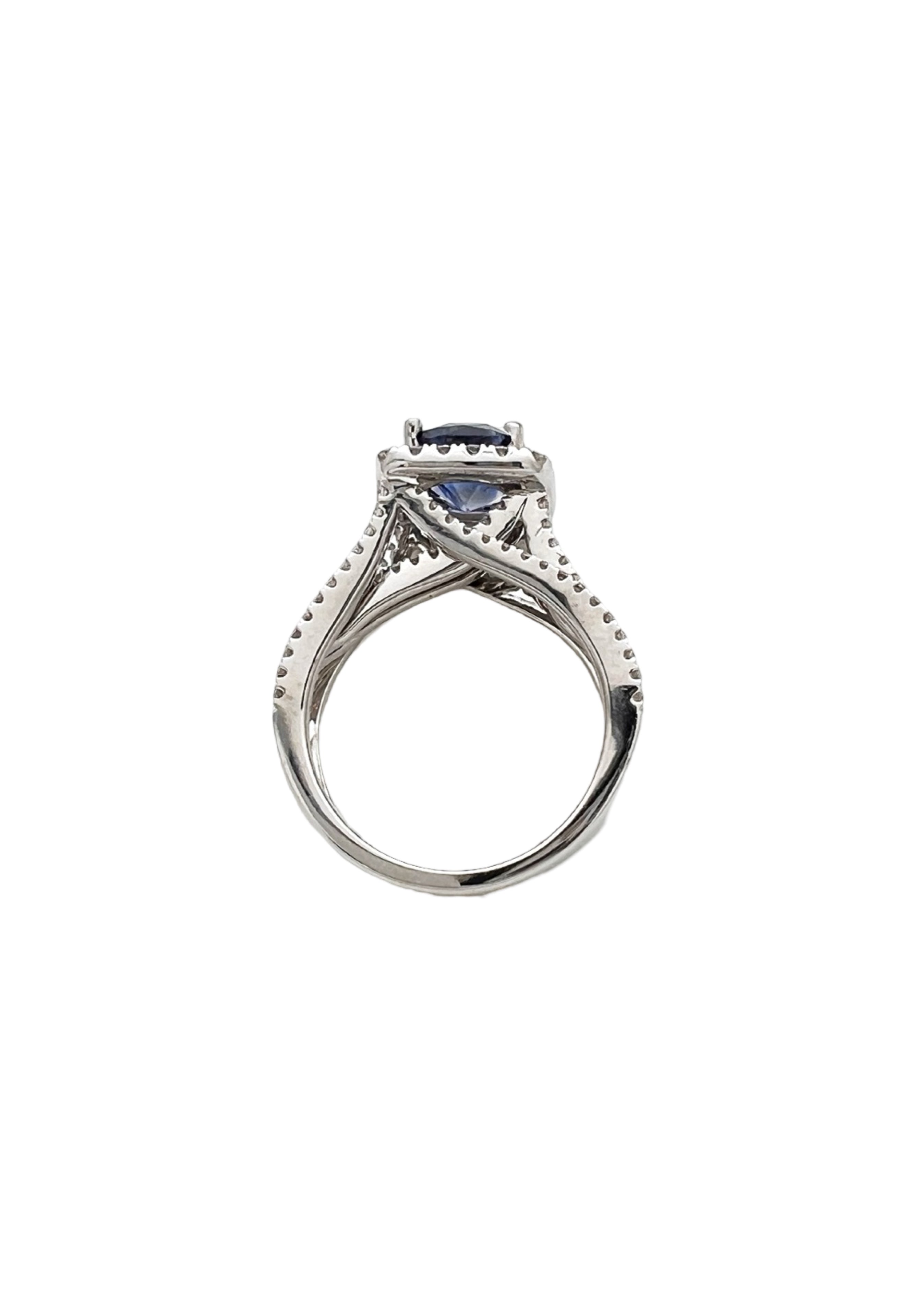 2.51 Carats Sapphire Ceylon Heated (Certified) & 1.48 Carats Diamonds VS2 Set In 14K White Gold Ring