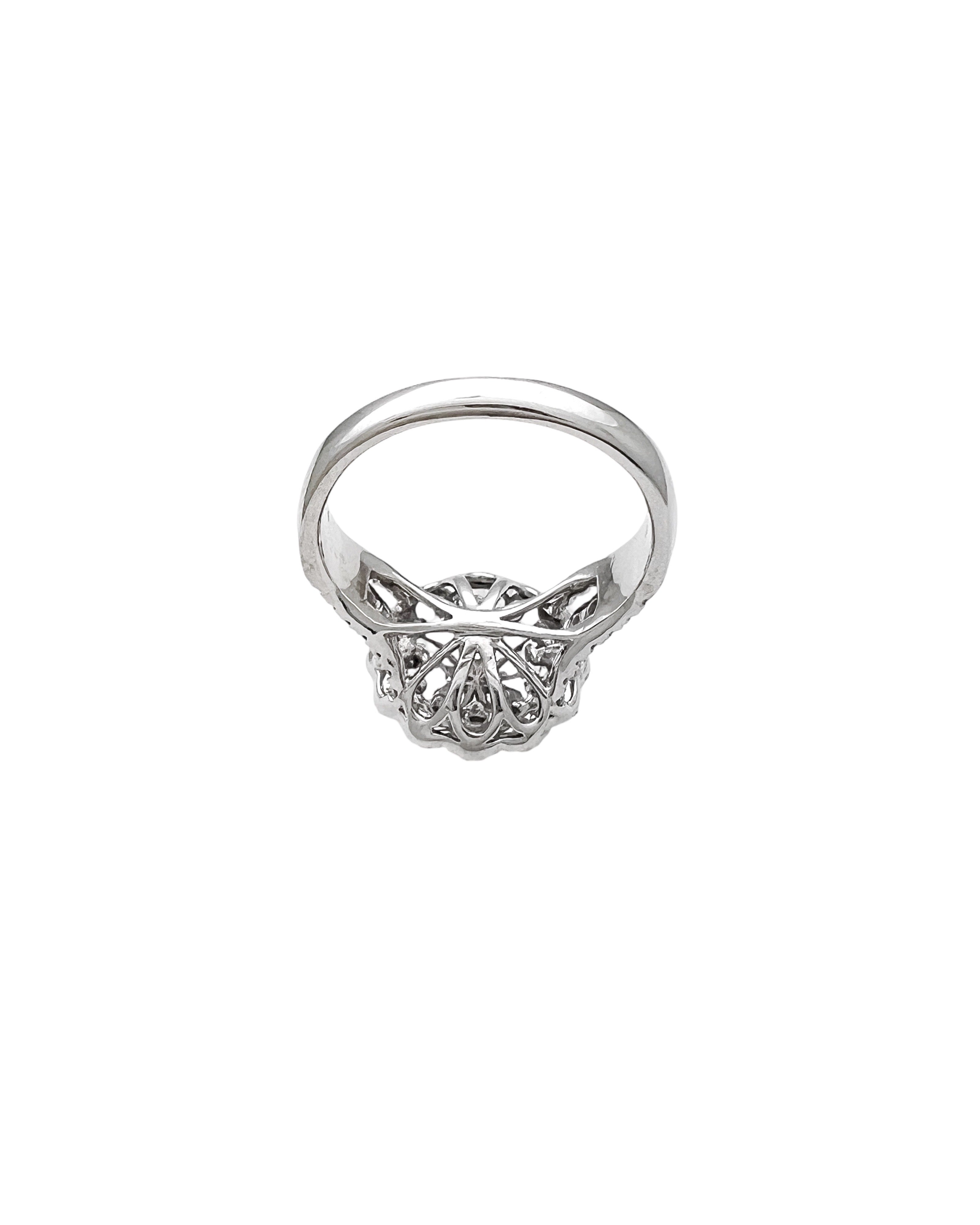 2.21 Carats Diamonds VS2 Set In 14 Karat White Gold Ring