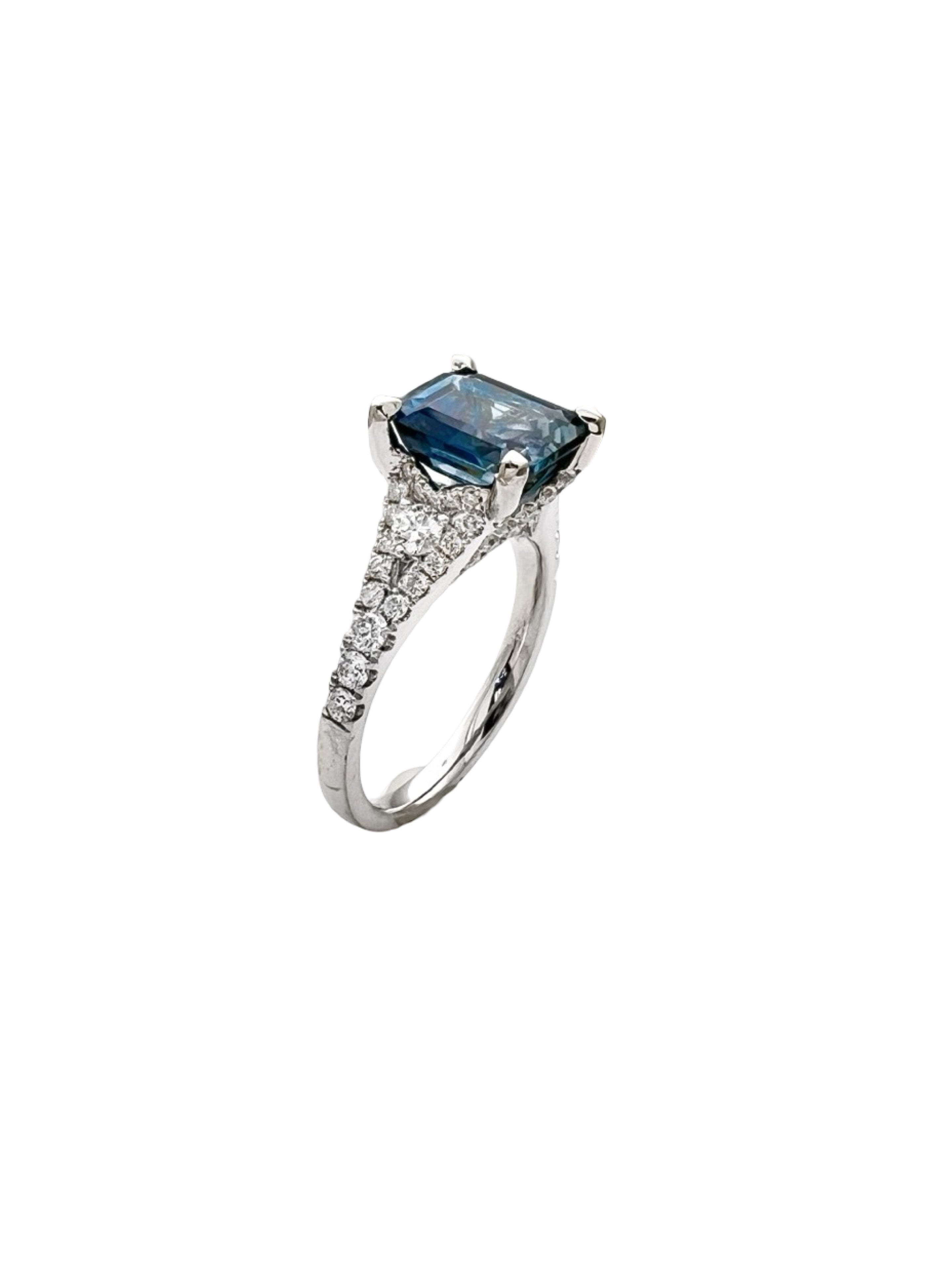 3.30 Carats Ceylon Sapphire No Heat (Certified) & 1.02 Carats Diamonds VS2 Set In 18K White Gold Ring