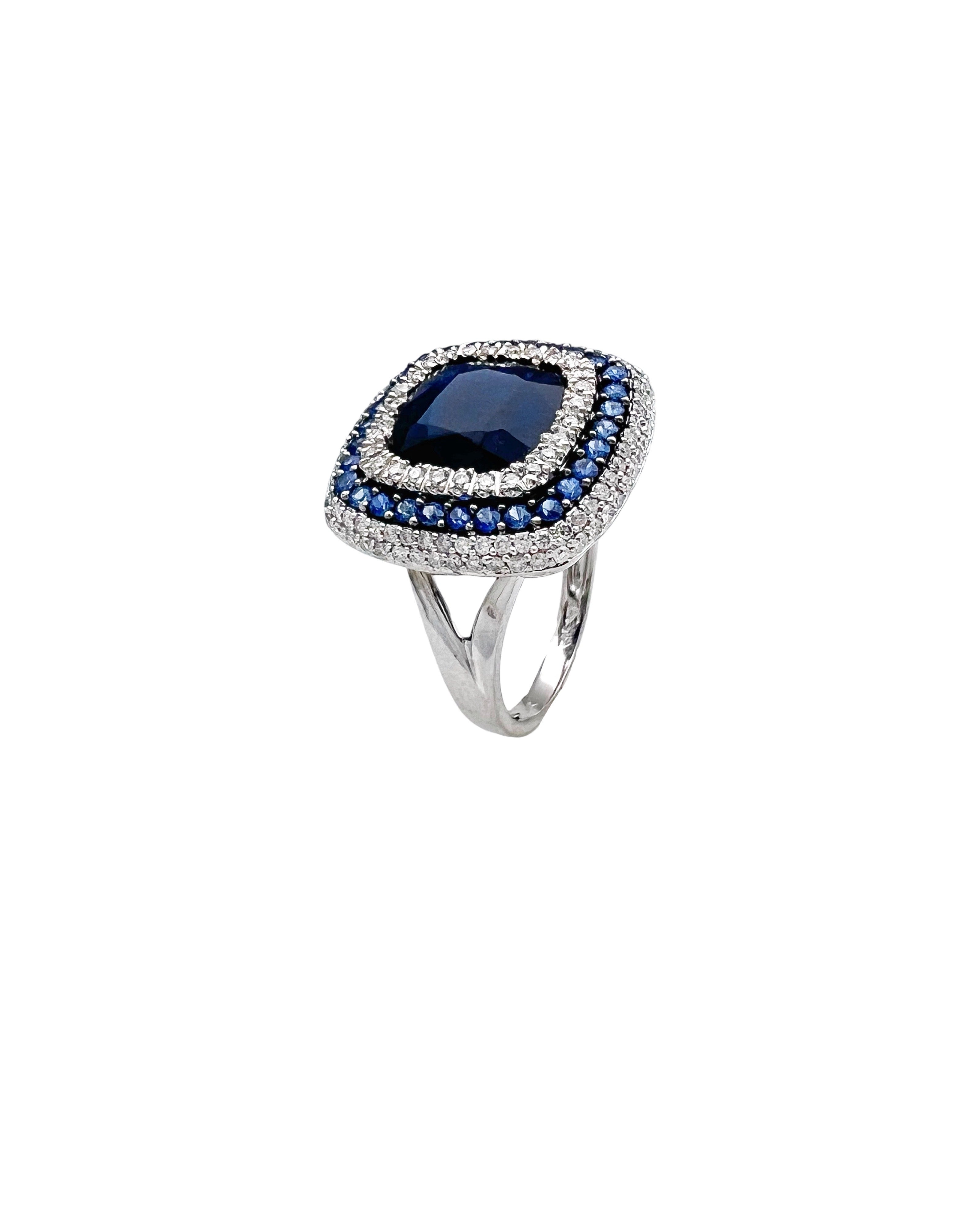 5.40 Carats Sapphire/Center 4.80 Sapphire Madagascar And 1.02 Carats Diamond VS2 Set 14 Karat White Gold Ring