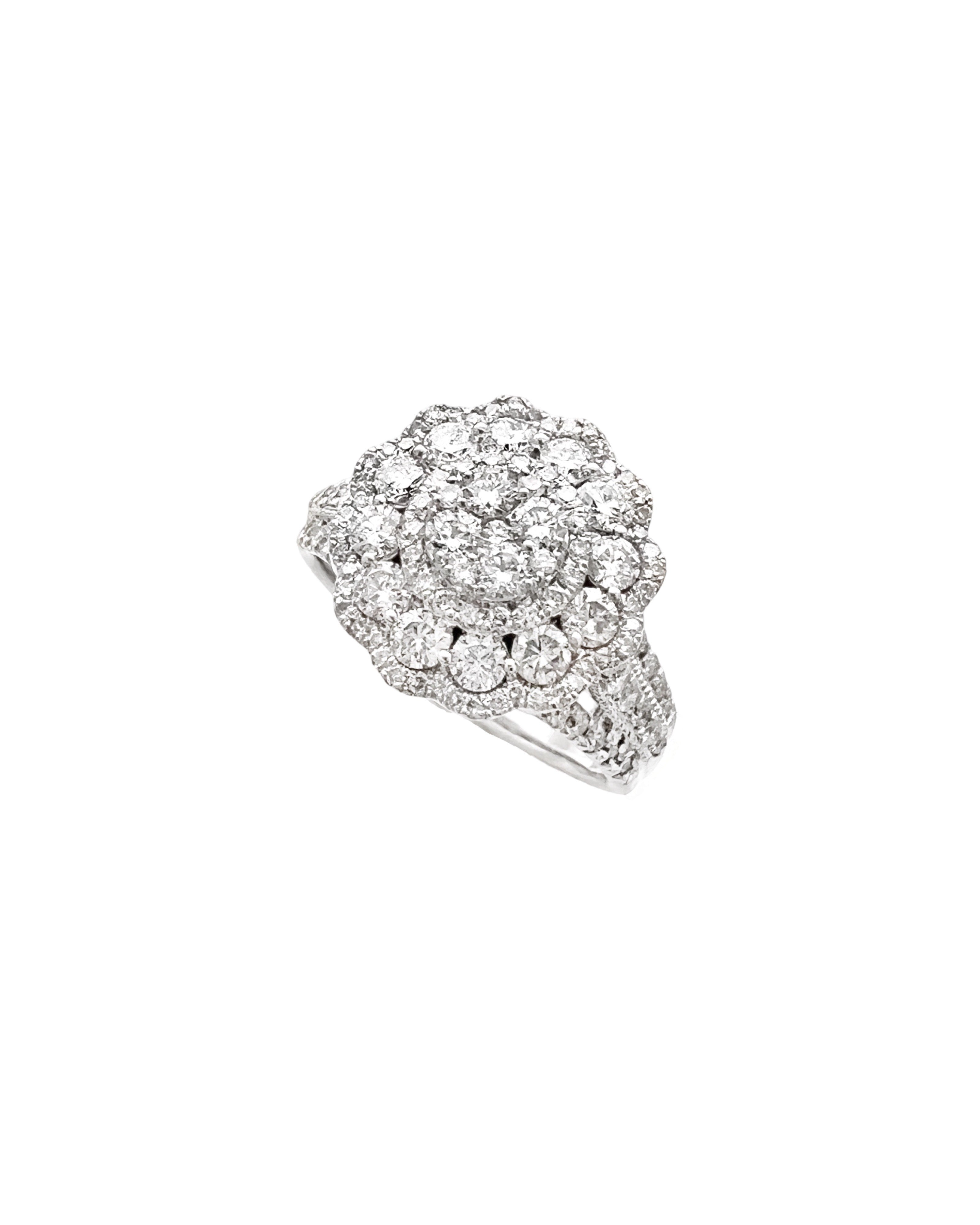 2.21 Carats Diamonds VS2 Set In 14 Karat White Gold Ring