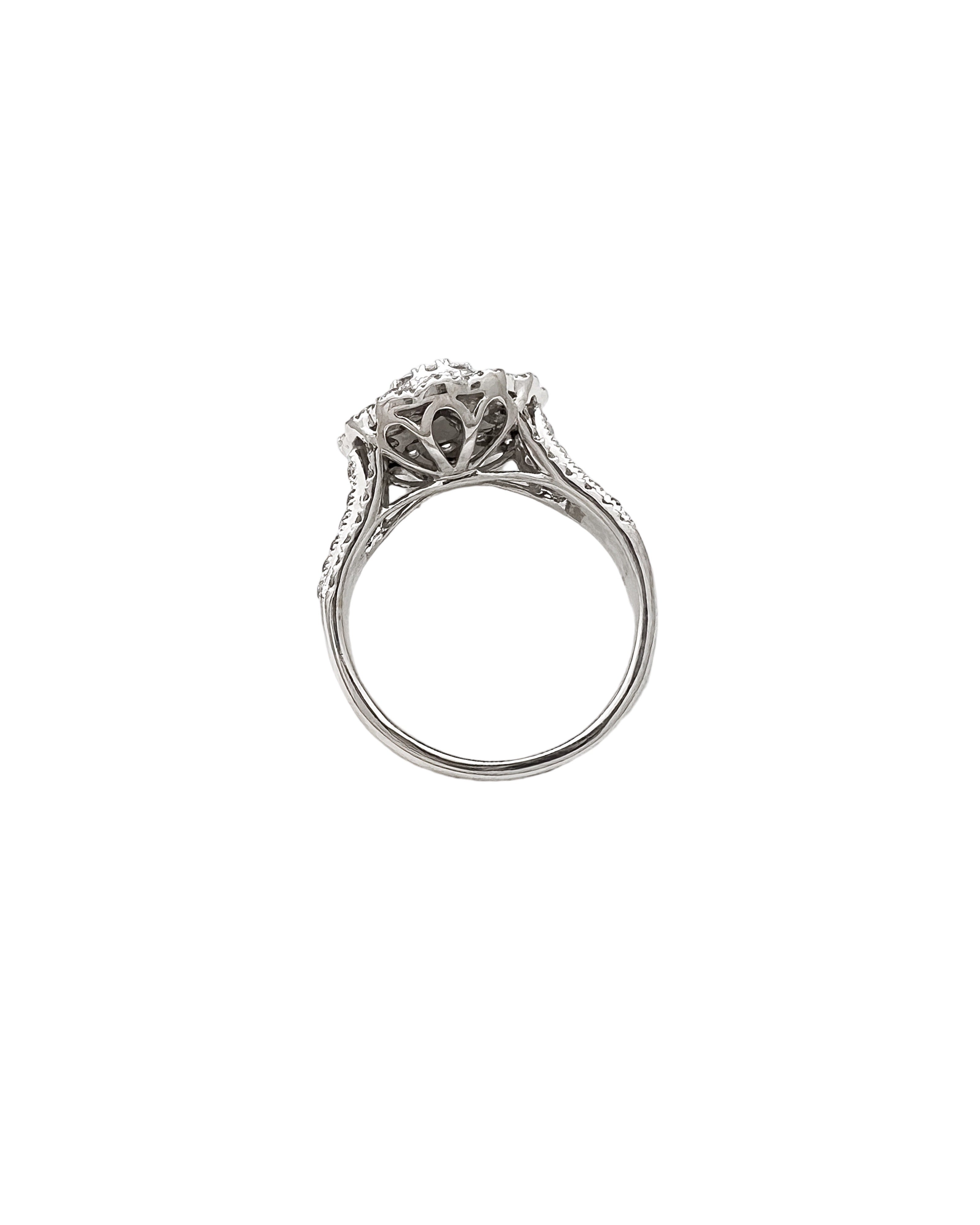 2.21 Carats Diamonds VS2 Set In 14 Karat White Gold Ring