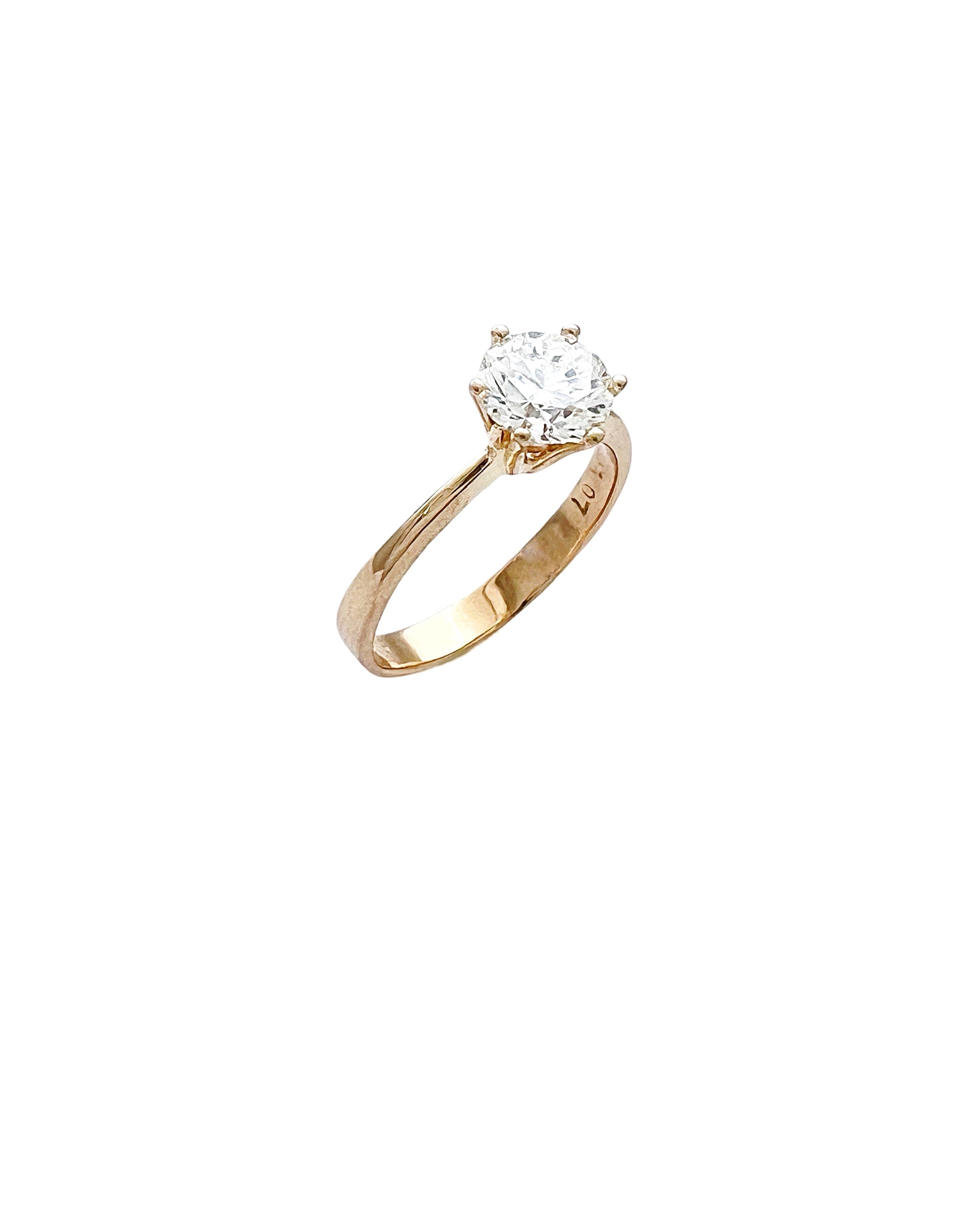 1.07 Carats Diamond VVS2 (Certified) Hearts & Arrow Set In 14 Karat Yellow Gold Ring