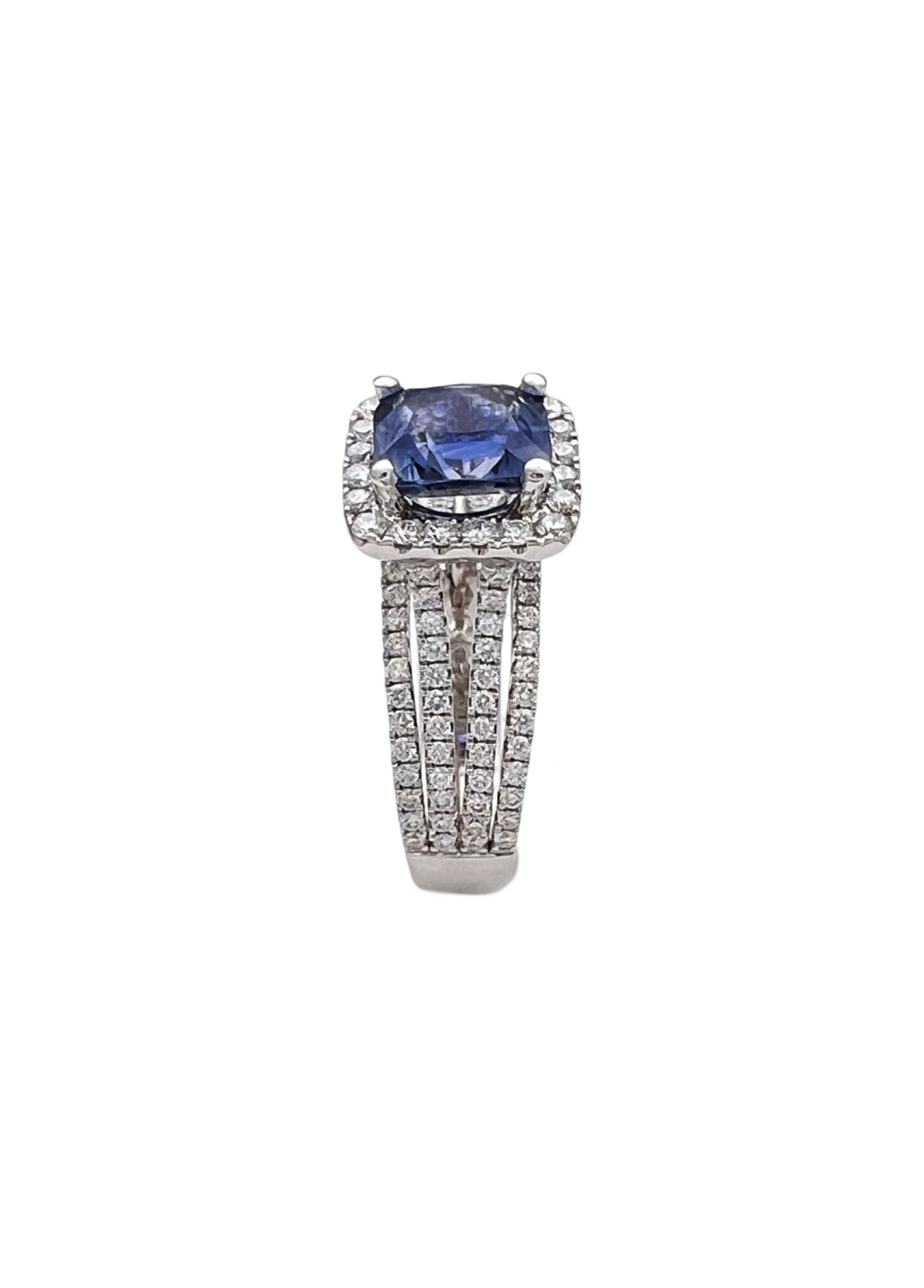 2.51 Carats Sapphire Ceylon Heated (Certified) & 1.48 Carats Diamonds VS2 Set In 14K White Gold Ring