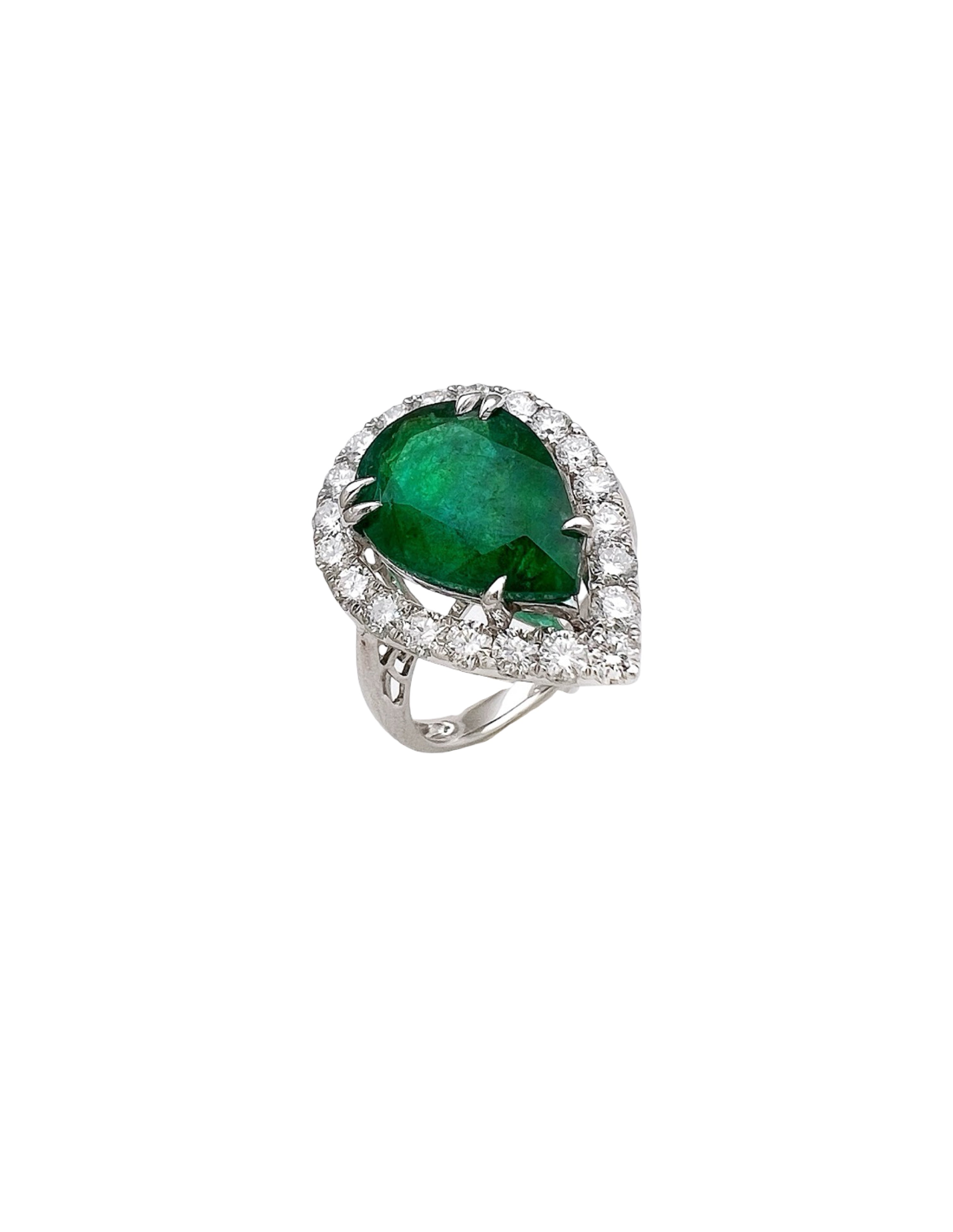 4.72 Carats Brazilian Emerald F2 (Certified) & 1.39 Carats Diamonds VS2 Set In 18K White Gold Ring