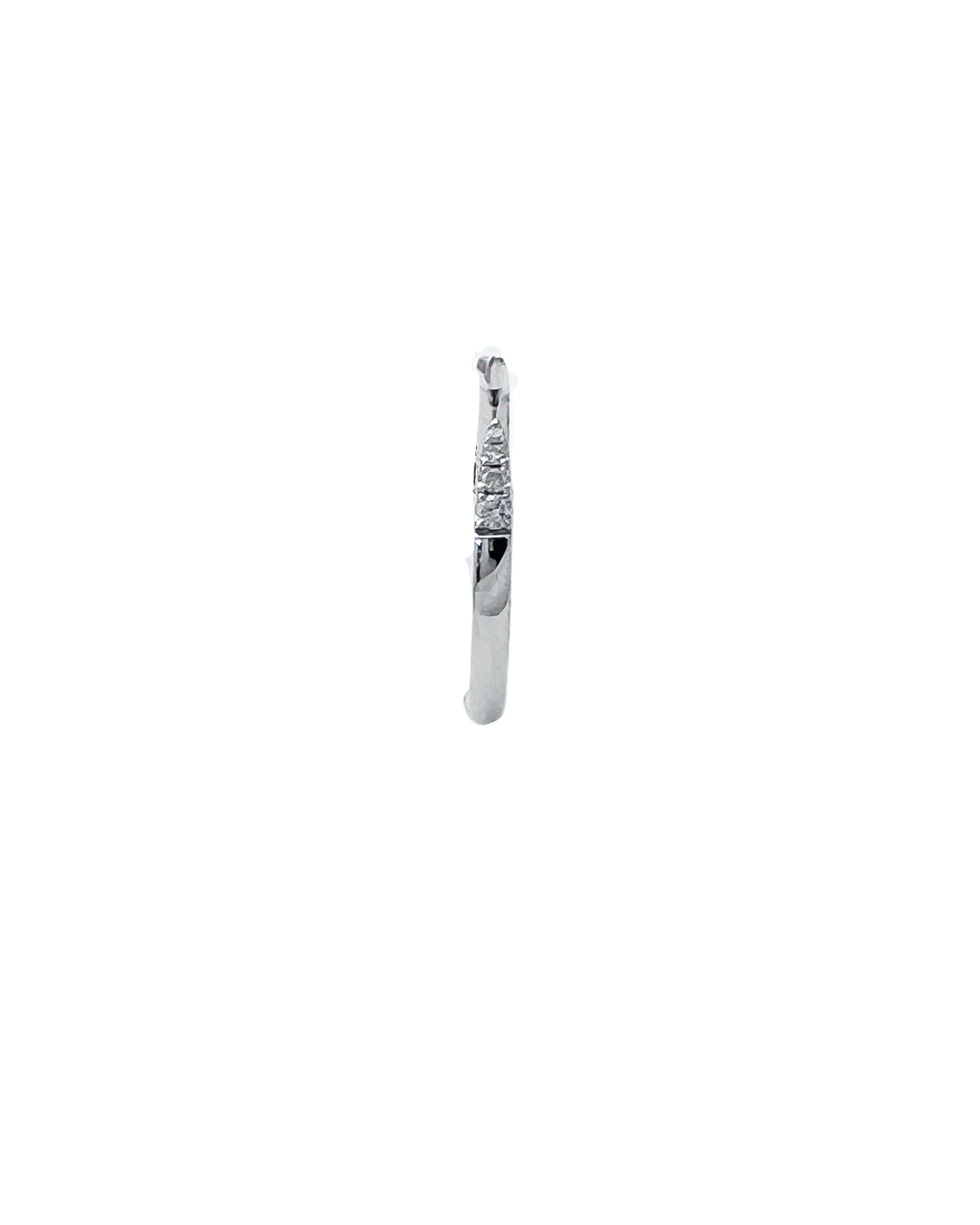 0.07 Carats Diamond VS2 Set In 14 Karat White Gold Gap Band