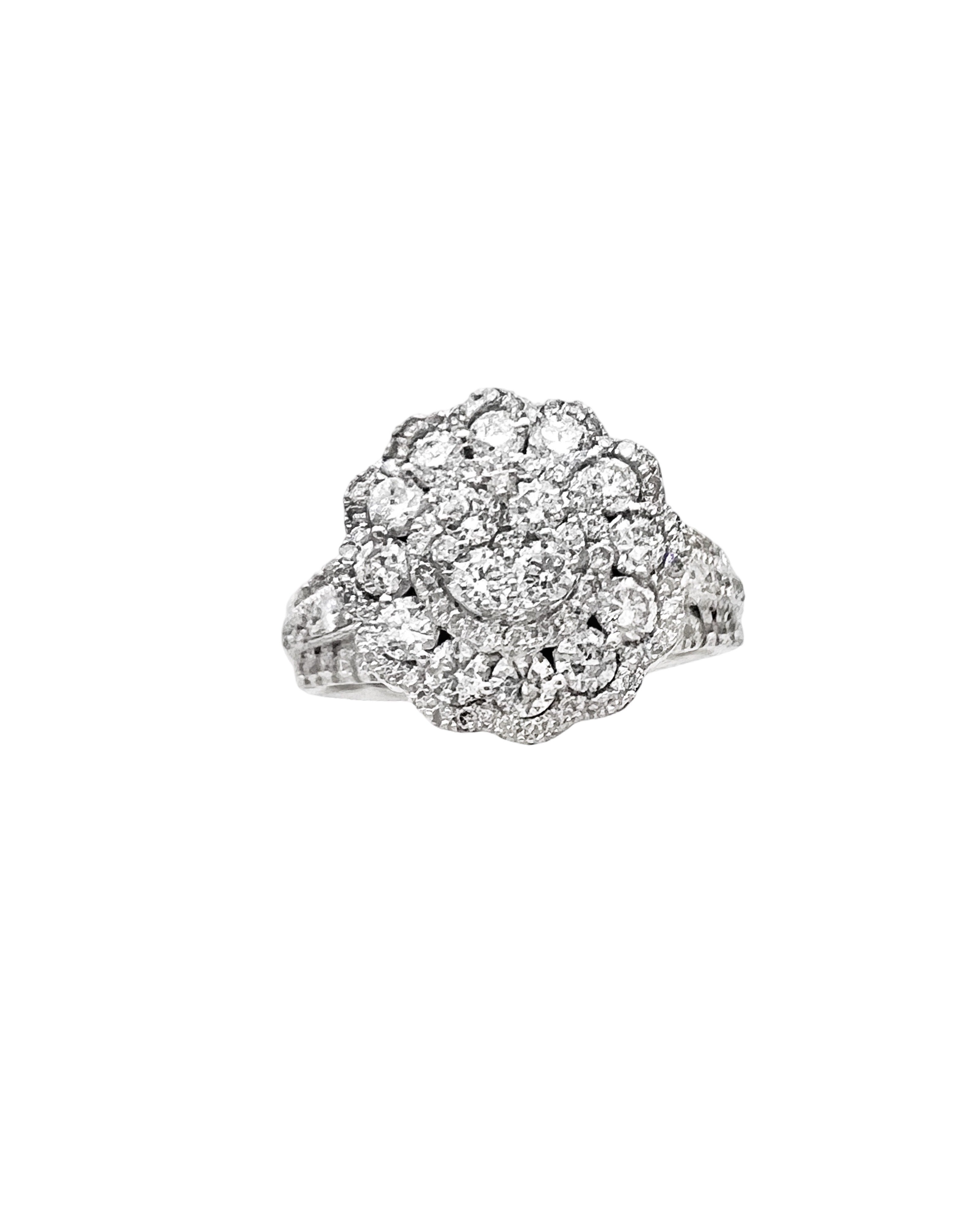 2.21 Carats Diamonds VS2 Set In 14 Karat White Gold Ring