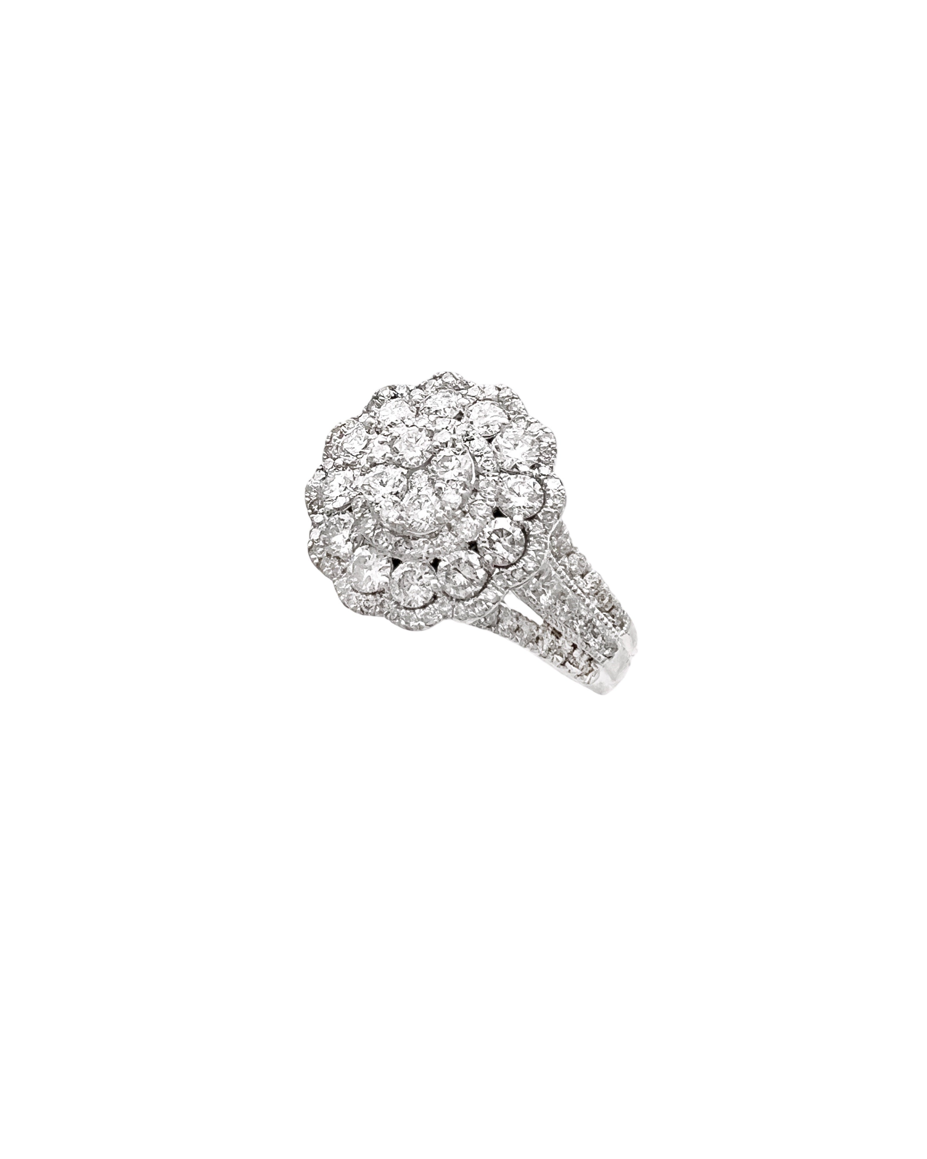 2.21 Carats Diamonds VS2 Set In 14 Karat White Gold Ring