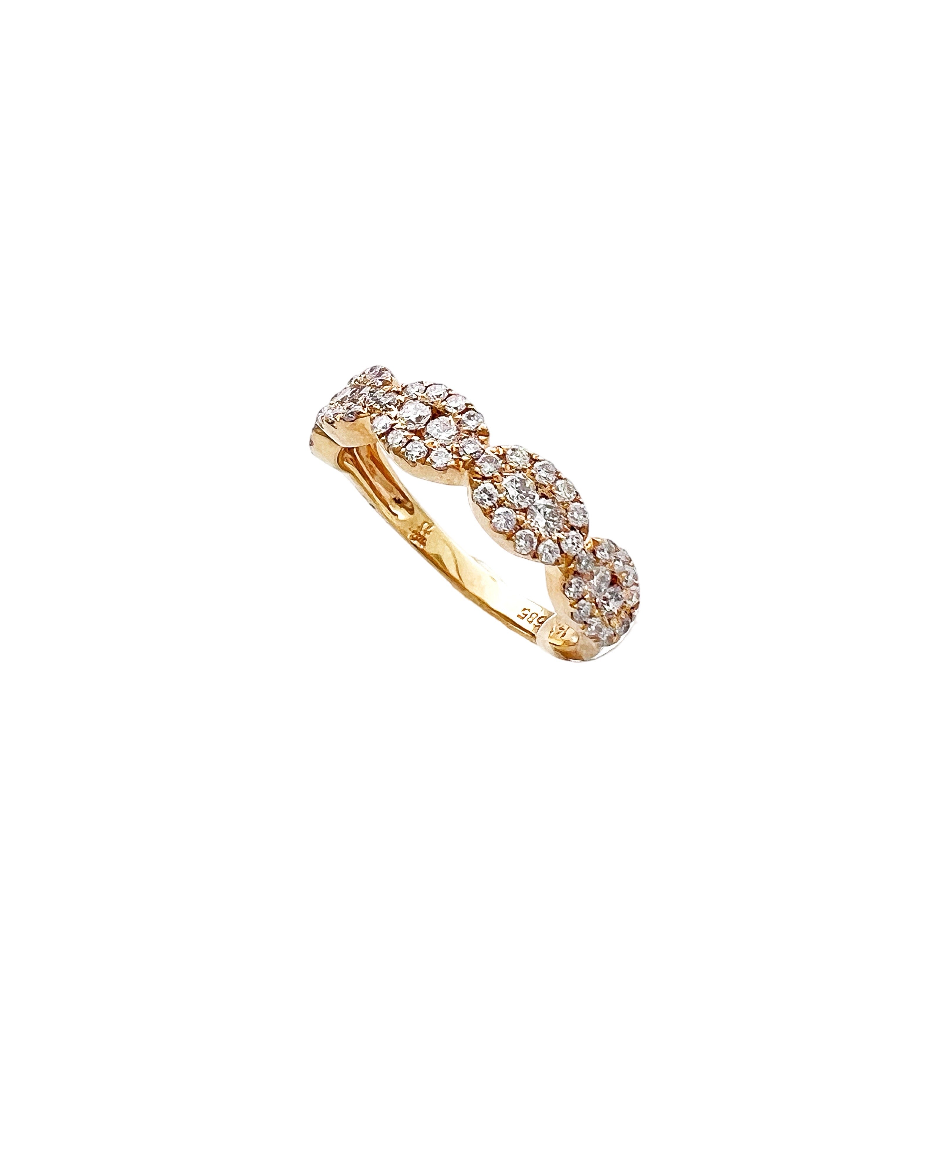 0.85 Carats Diamonds VS2 Set In 14 Karat Yellow Gold Ring