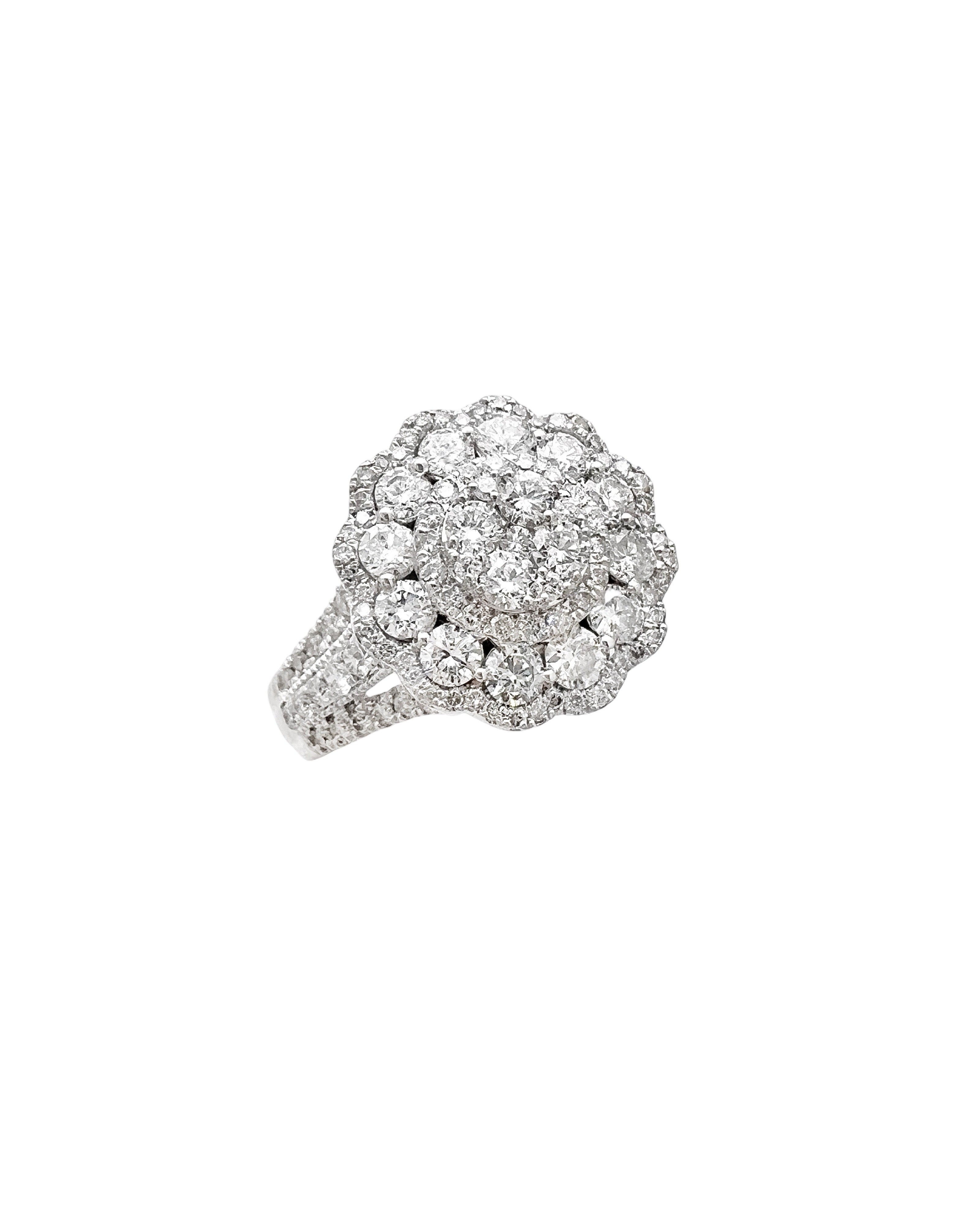 2.21 Carats Diamonds VS2 Set In 14 Karat White Gold Ring