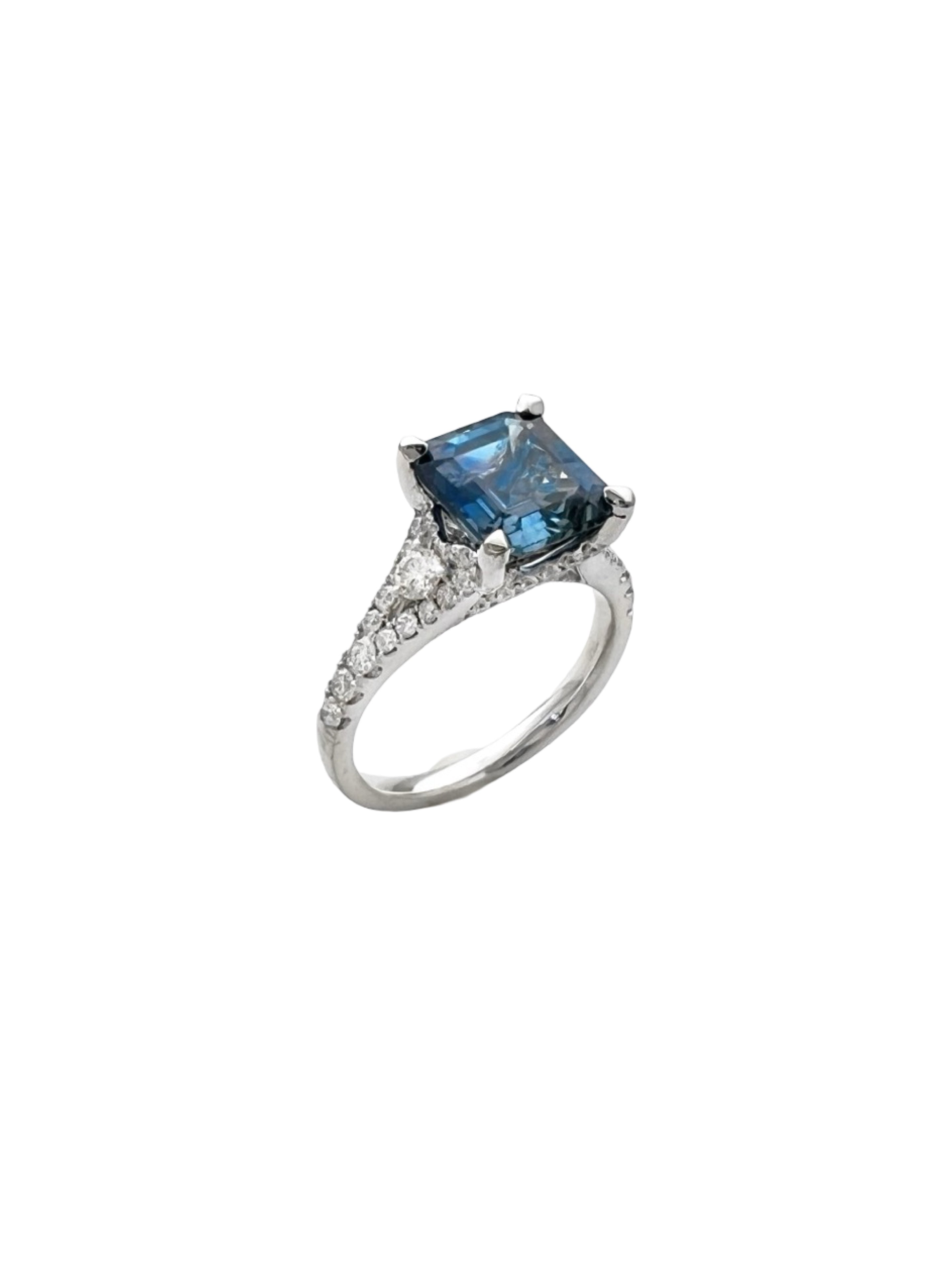 3.30 Carats Ceylon Sapphire No Heat (Certified) & 1.02 Carats Diamonds VS2 Set In 18K White Gold Ring