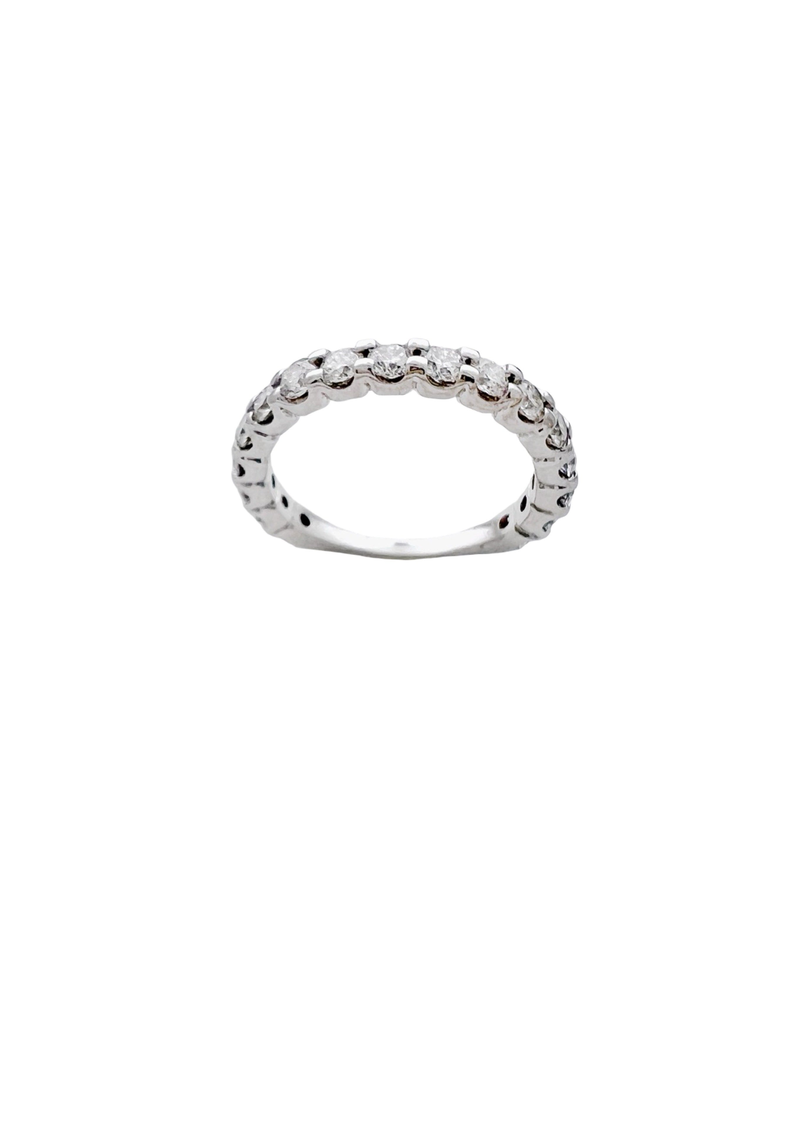 2.04 Carats Diamonds VS2 Set in 14 Karat White Gold Ring