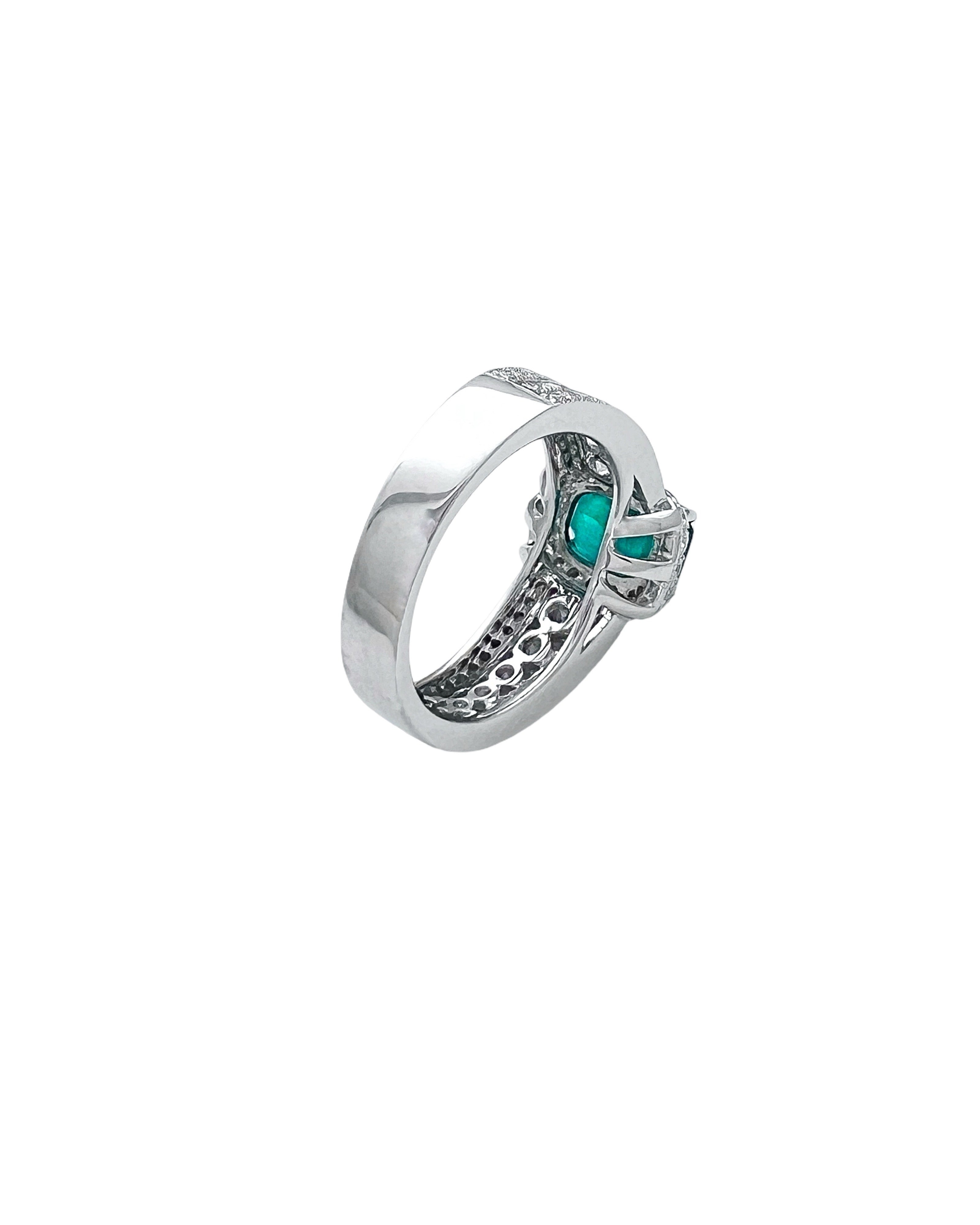 2.01 Carats Emerald Zambian F1 (Certified) & 2.01 Carats Diamond VS2 Set In 14 Karat White Gold Ring