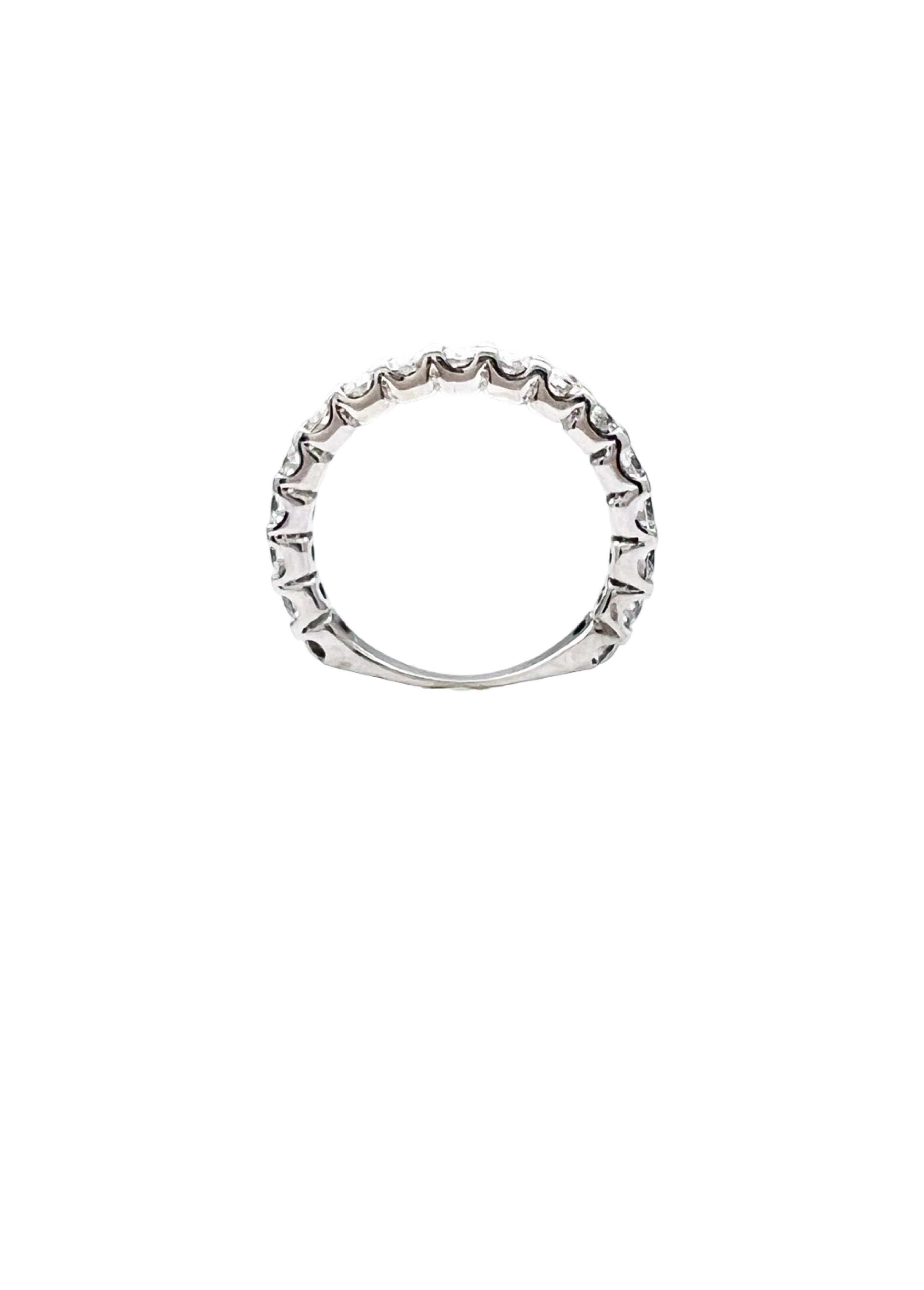 2.04 Carats Diamonds VS2 Set in 14 Karat White Gold Ring
