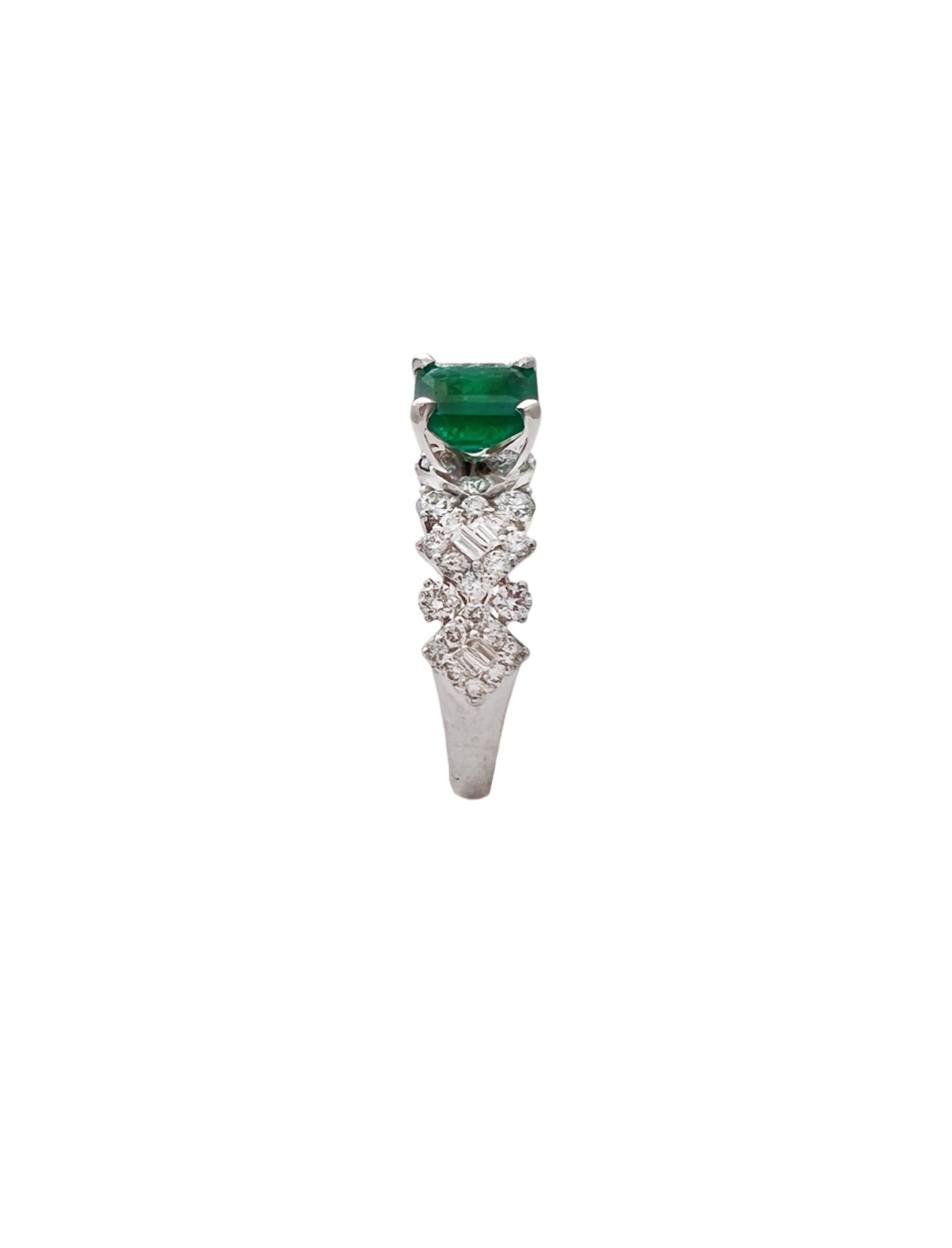 1.35 Carats Emerald Colombia F1 (Certified) & 1.35 Carats Diamonds 18K White Gold Ring