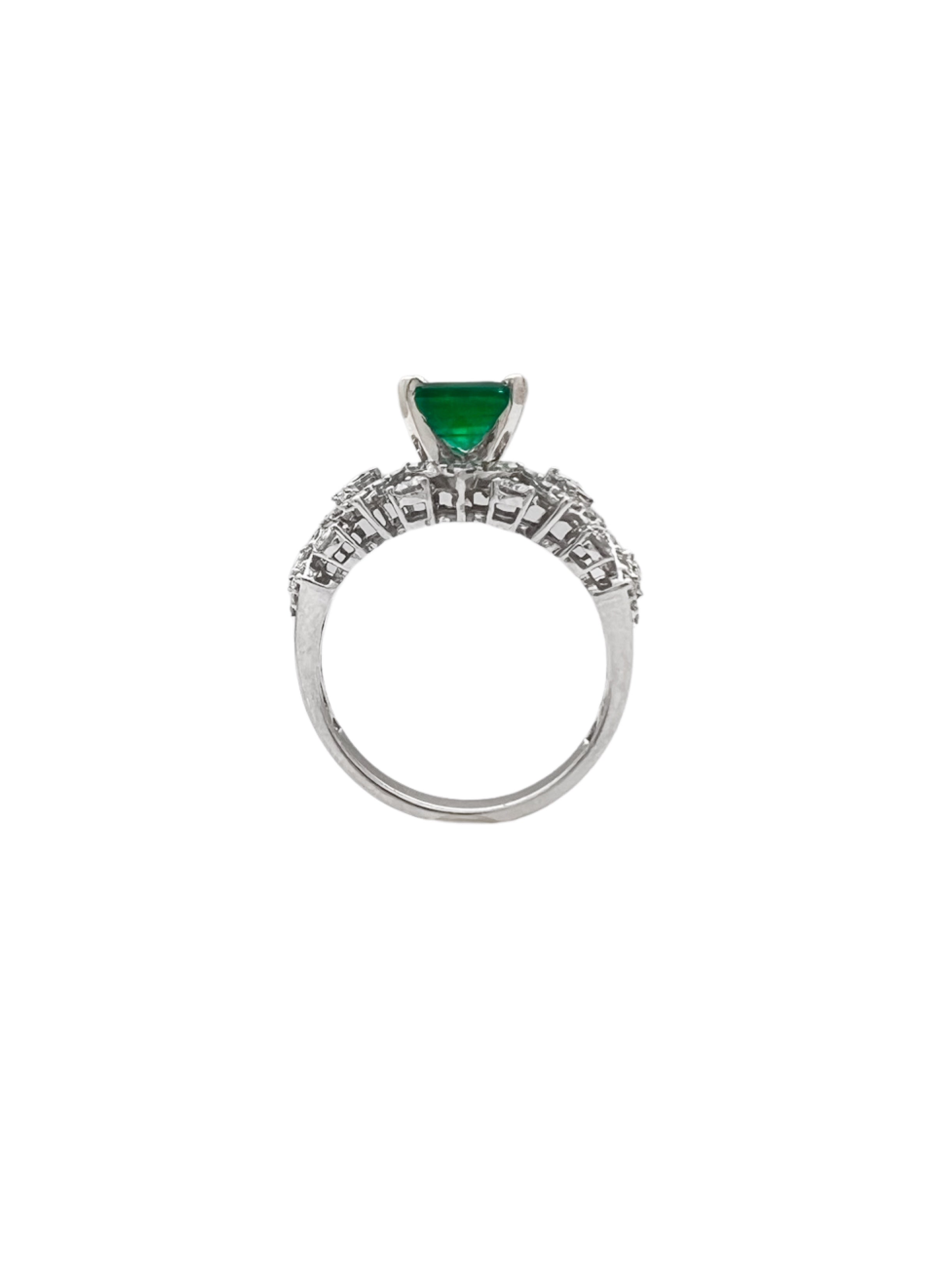 1.35 Carats Emerald Colombia F1 (Certified) & 1.35 Carats Diamonds 18K White Gold Ring