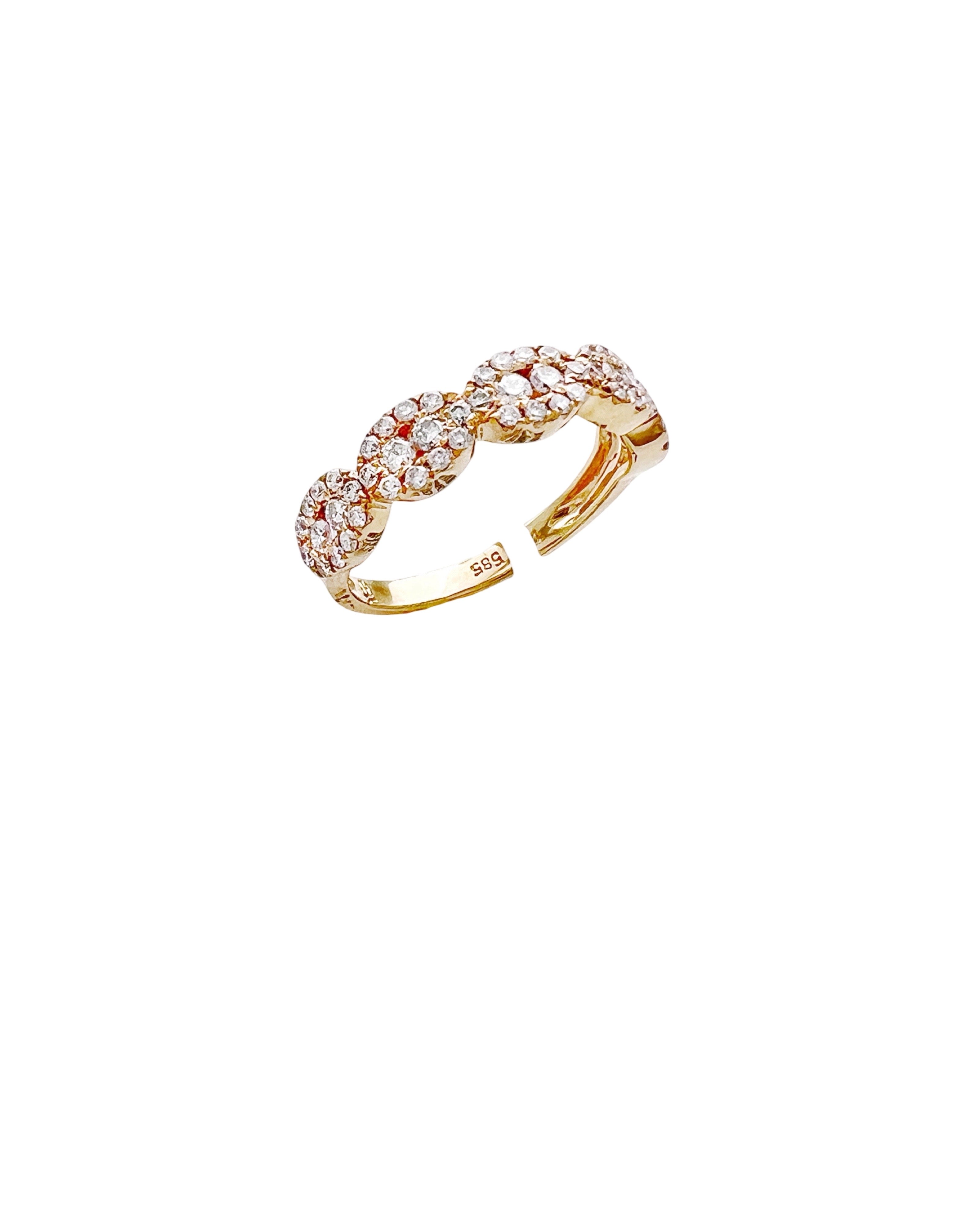0.85 Carats Diamonds VS2 Set In 14 Karat Yellow Gold Ring