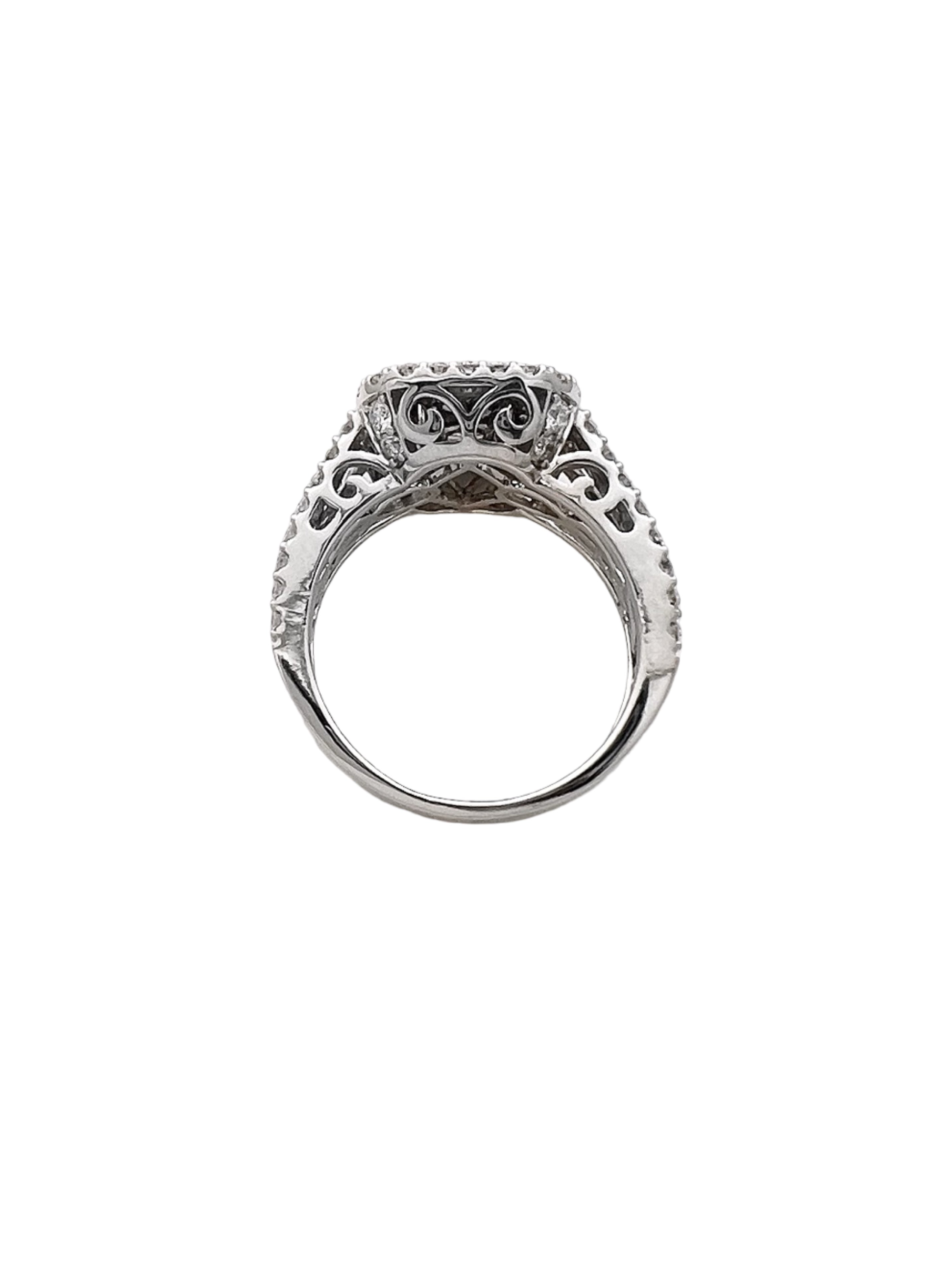 1.09 Carats Alexandrite GIA (Certified) & 1.72 Carats Diamonds VS2 Set In 14K white-Yellow Gold Ring