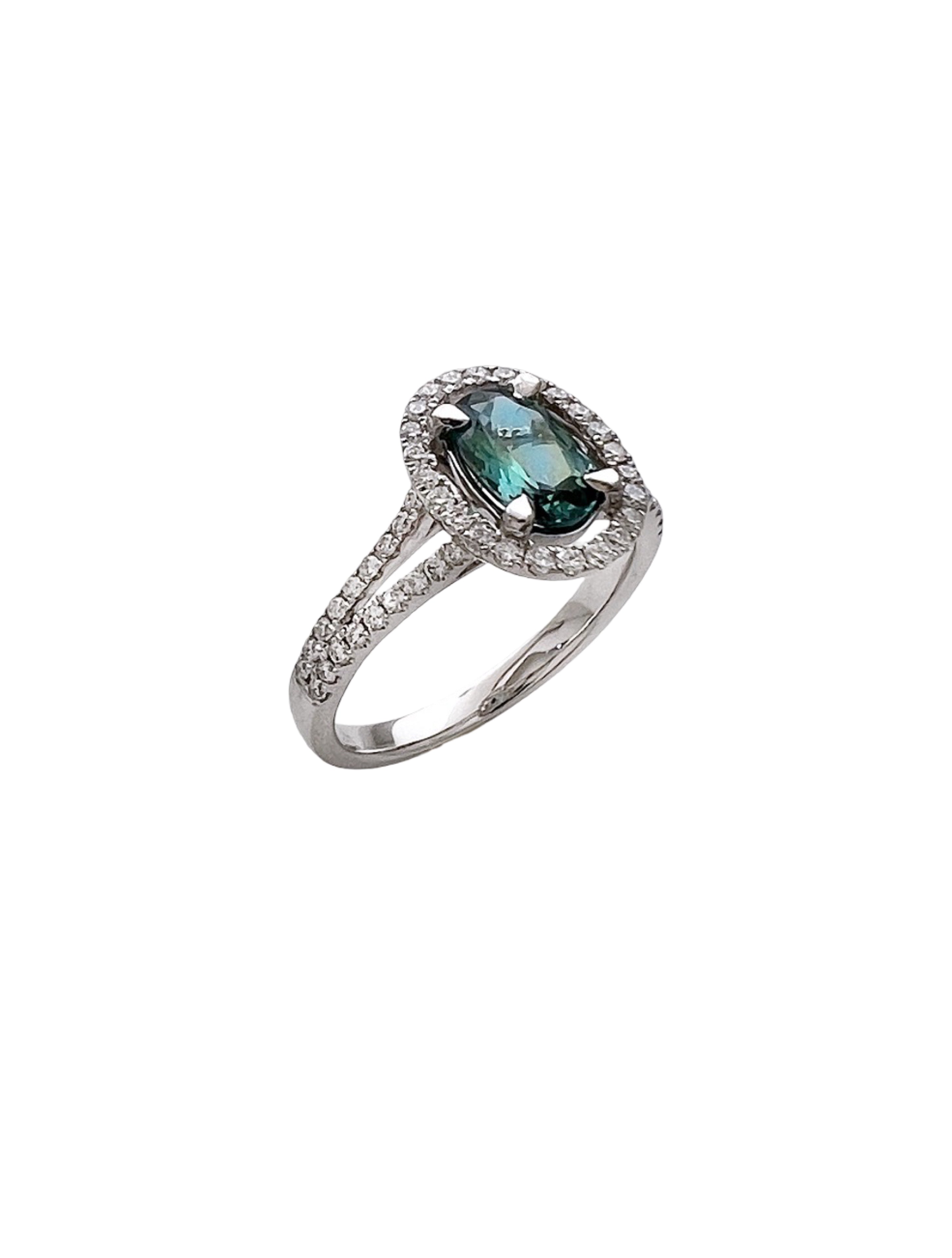 0.77 Carats Alexandrite GIA (Certified) & 0.52 Carats Diamond VS2 Set In 14K White Gold Ring