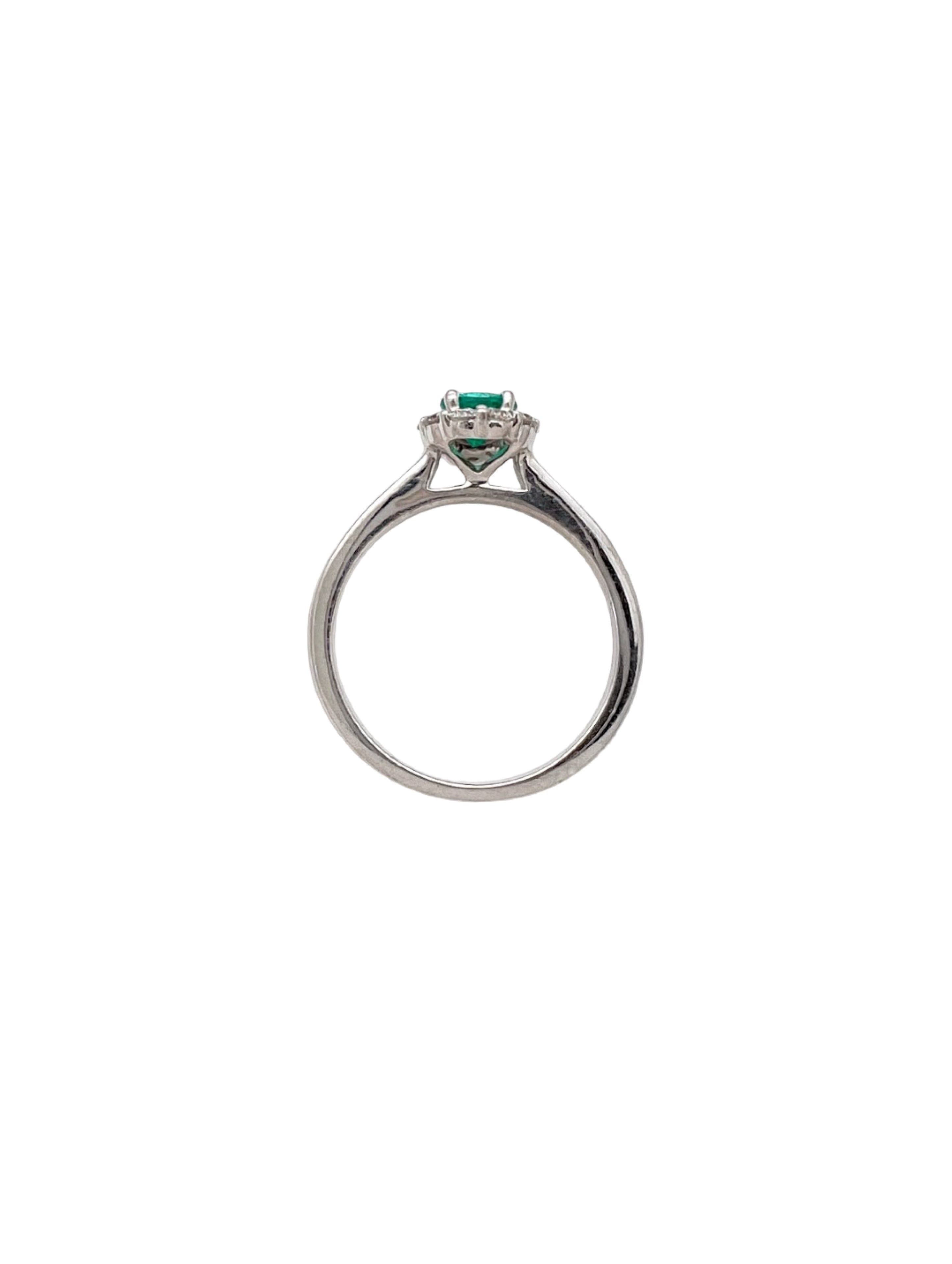 0.40 Carats Colombian Emerald No-Oil (Certified) & 0.40 Carats Diamonds VS2 Set In 18K White Gold