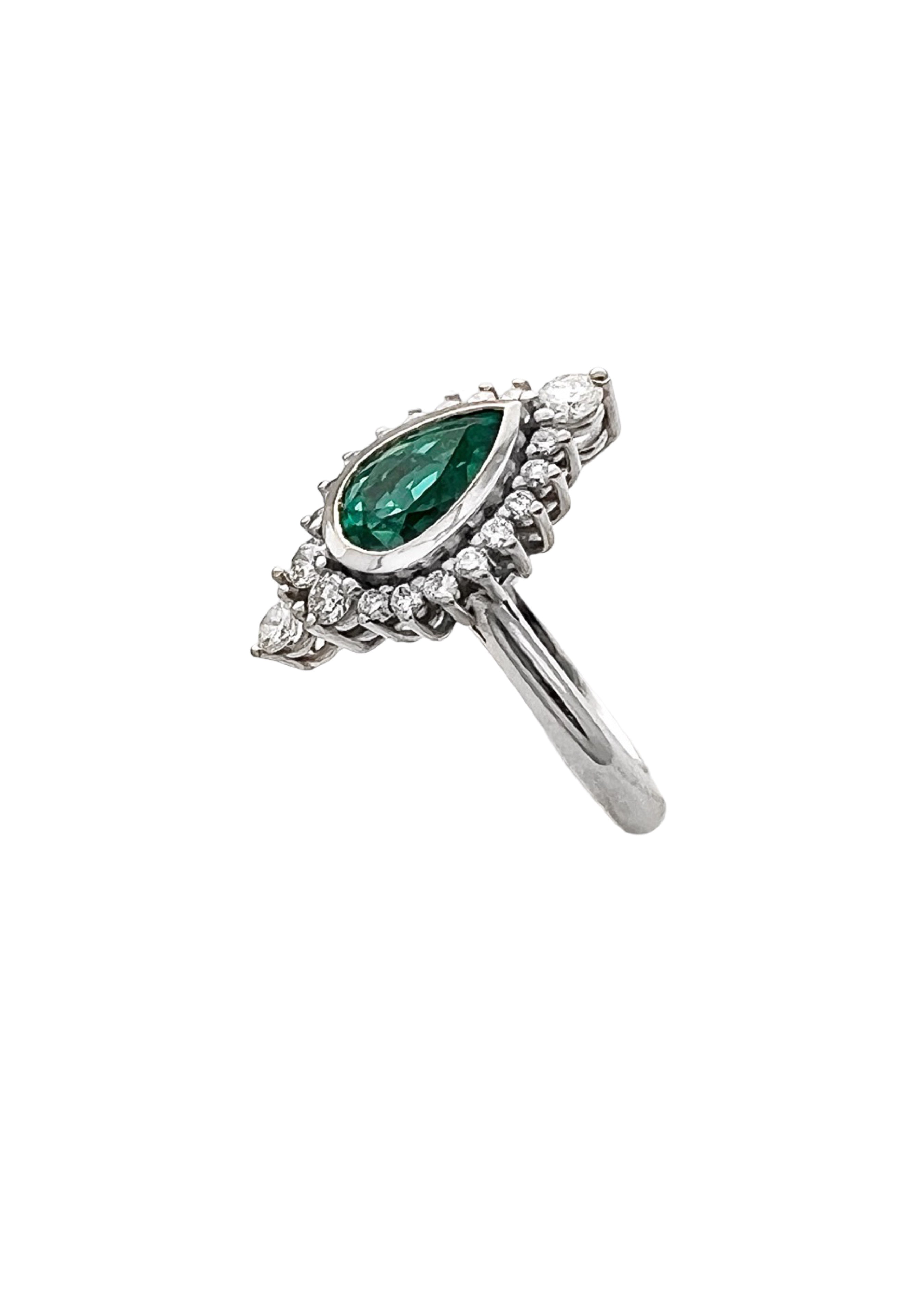 1.21 Carats Colombian Emerald F1 (Certified) & 0.45 Carats Diamond VS2 Set in 14 Karat Yellow Gold Ring