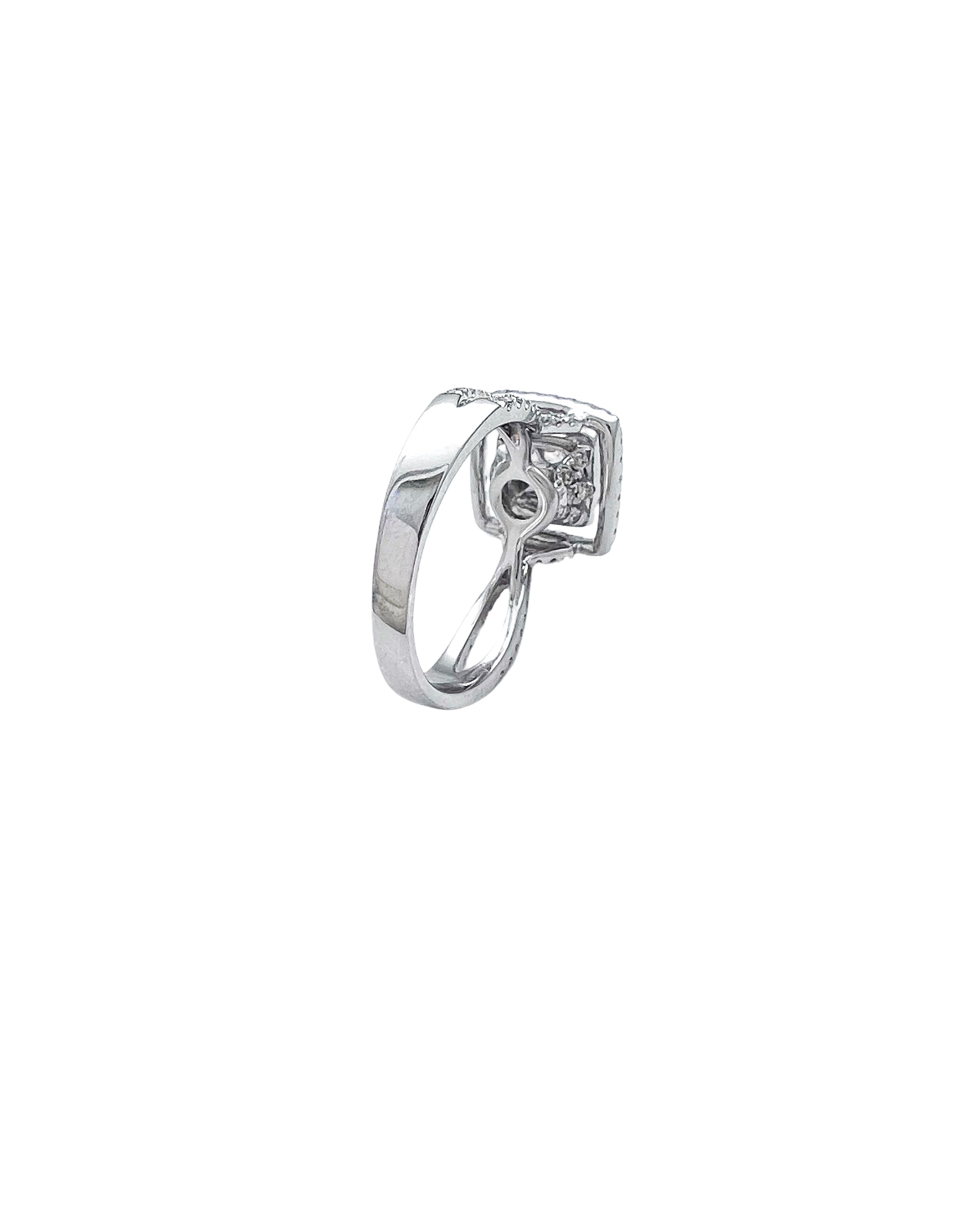 0.56 Carats Alexandrite GIA (Certified) & 0.92 Carats Diamonds VS2 Set In 18 Karat White-Yellow Gold Ring