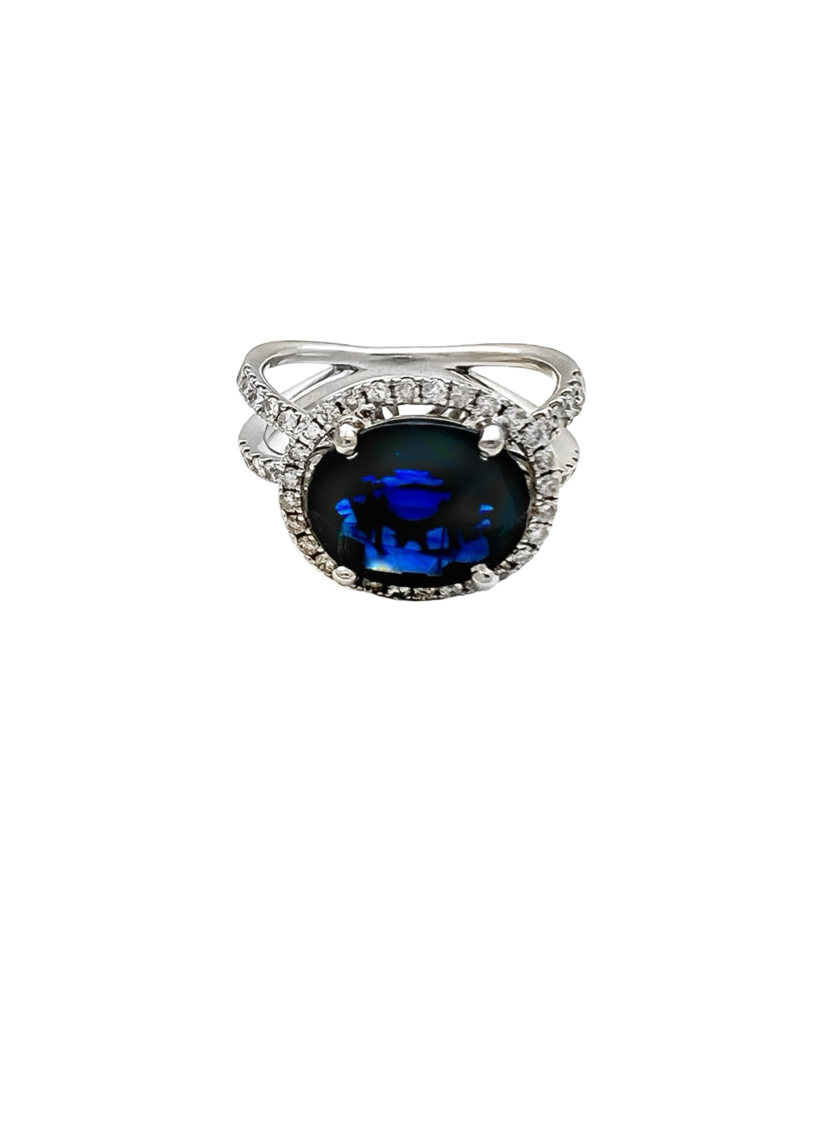 4.27 Carats Kyanite Nepal Unheated (Certified) & 0.74 Carats Diamonds SI Set In 14 Karat White Gold Ring