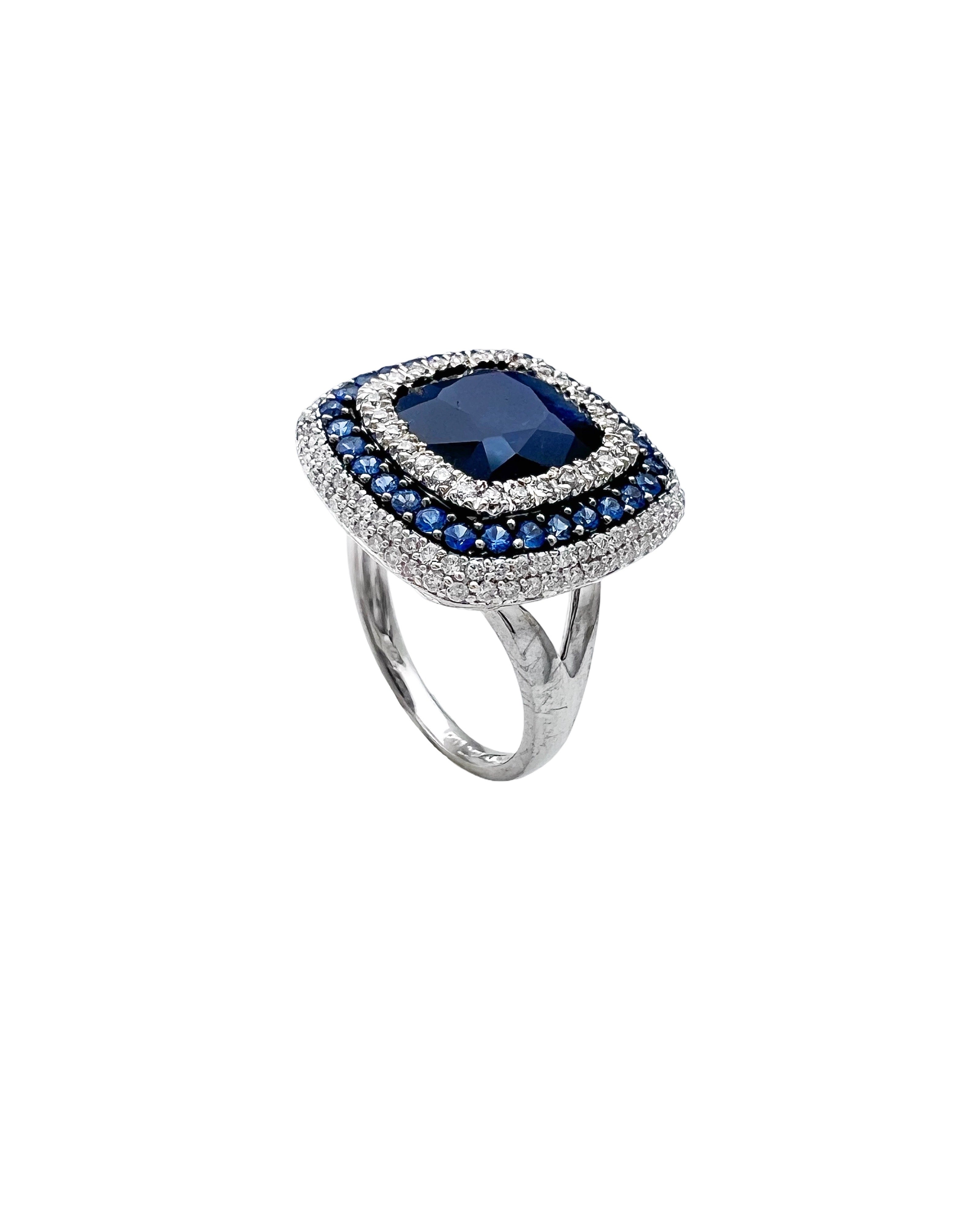 5.40 Carats Sapphire/Center 4.80 Sapphire Madagascar And 1.02 Carats Diamond VS2 Set 14 Karat White Gold Ring