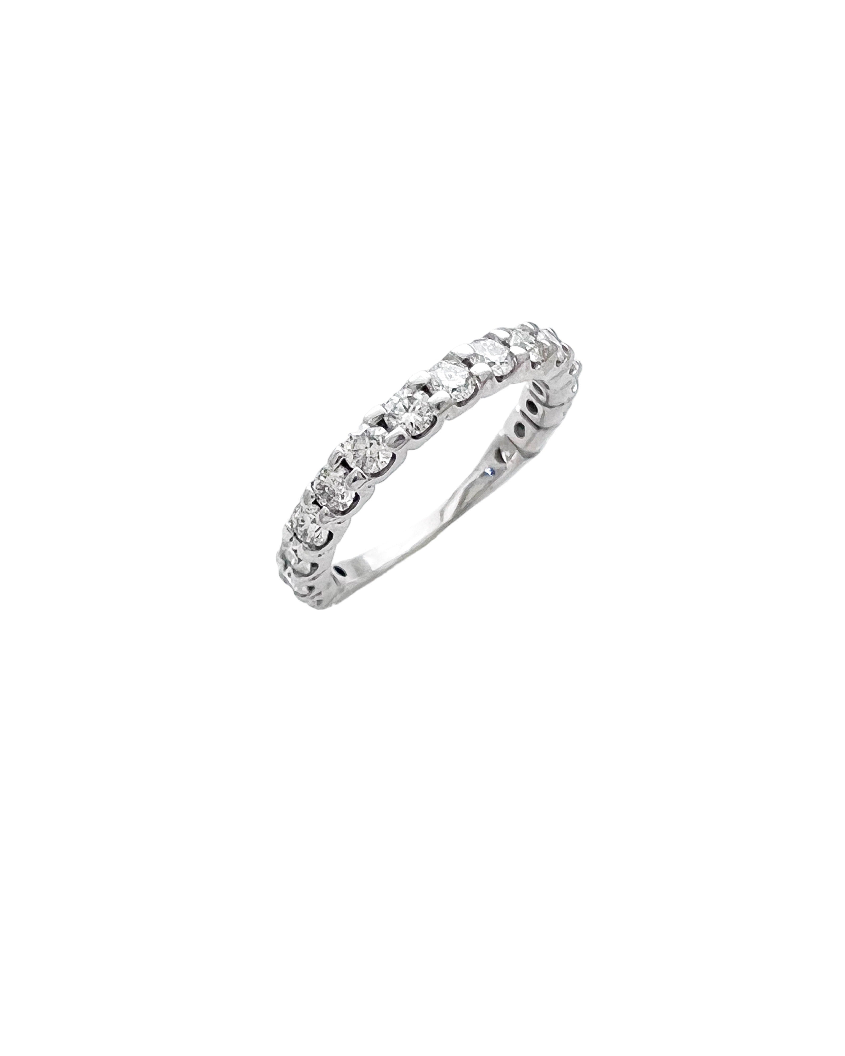 2.04 Carats Diamonds VS2 Set in 14 Karat White Gold Ring