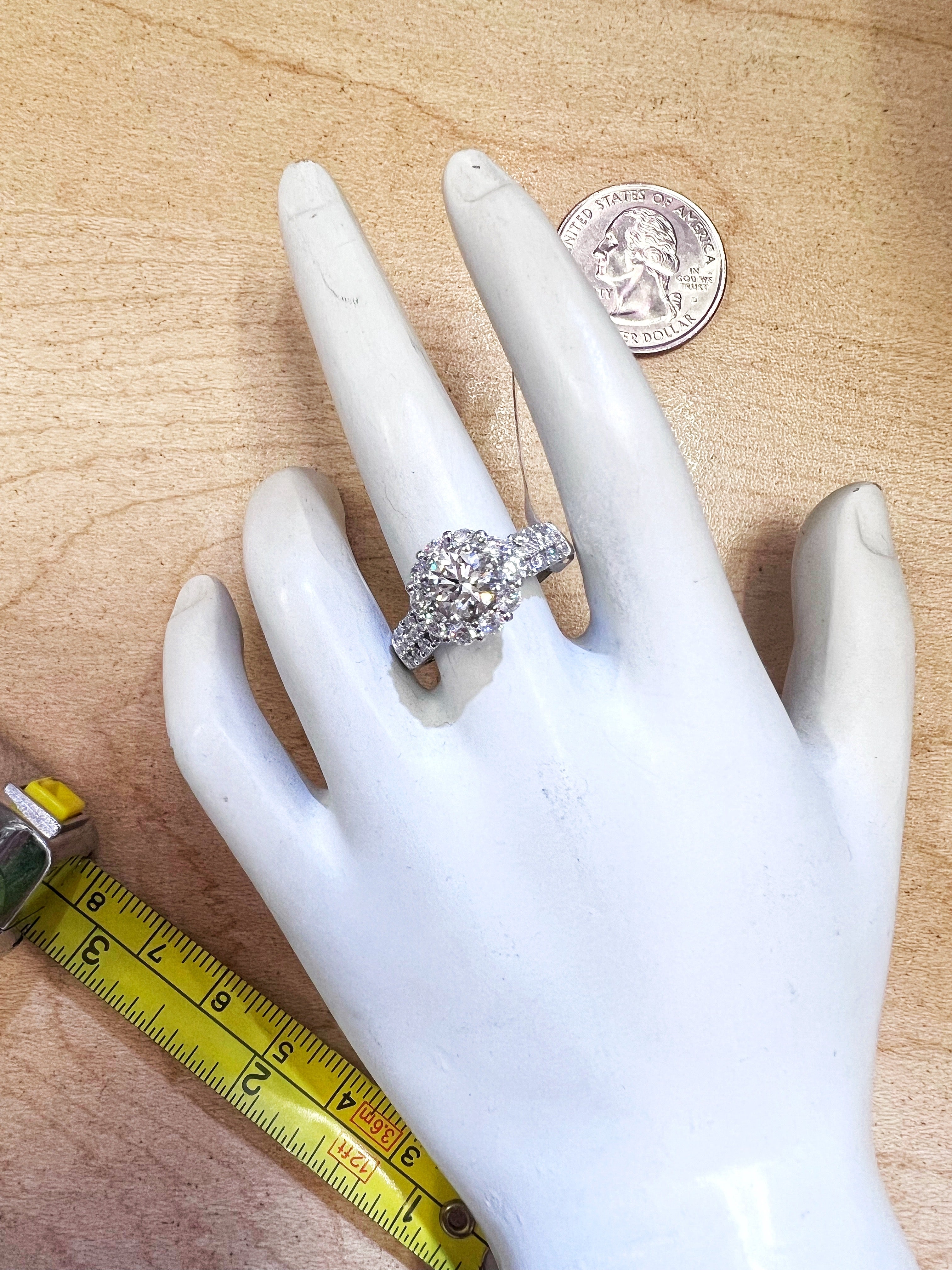 2.26 Carats Diamonds VS1-2(Center 0.81 Carats VVS1 Hearts & Arrows) Set in 18 Karat White Gold Ring