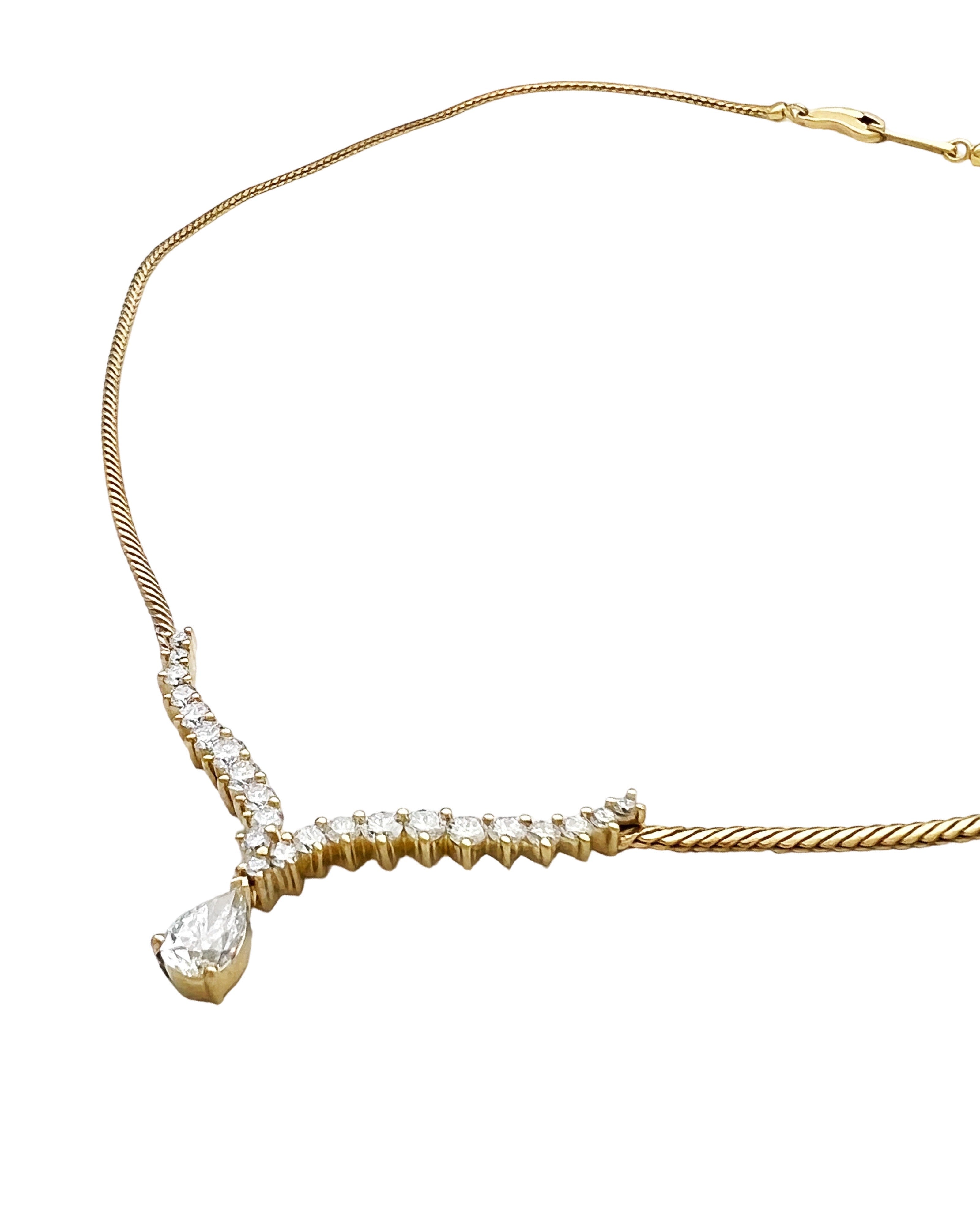 2.17 Carats Diamonds VS2 (Center 0.79 Carats) Set In 18 Karat Yellow Gold Necklace 17 Inches