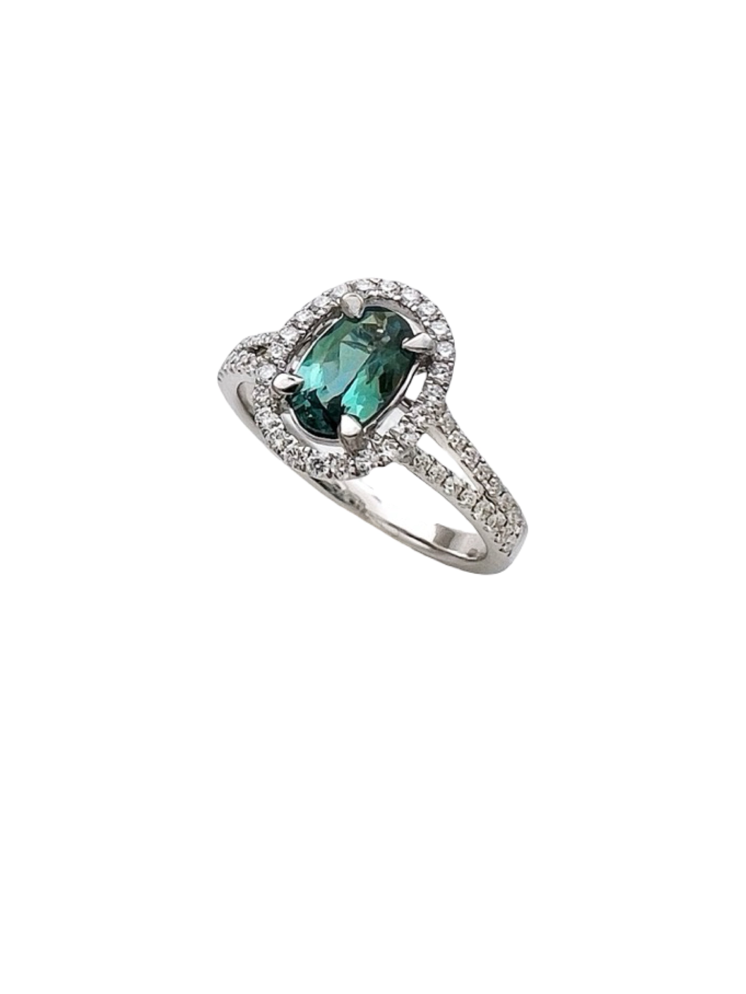 0.77 Carats Alexandrite GIA (Certified) & 0.52 Carats Diamond VS2 Set In 14K White Gold Ring