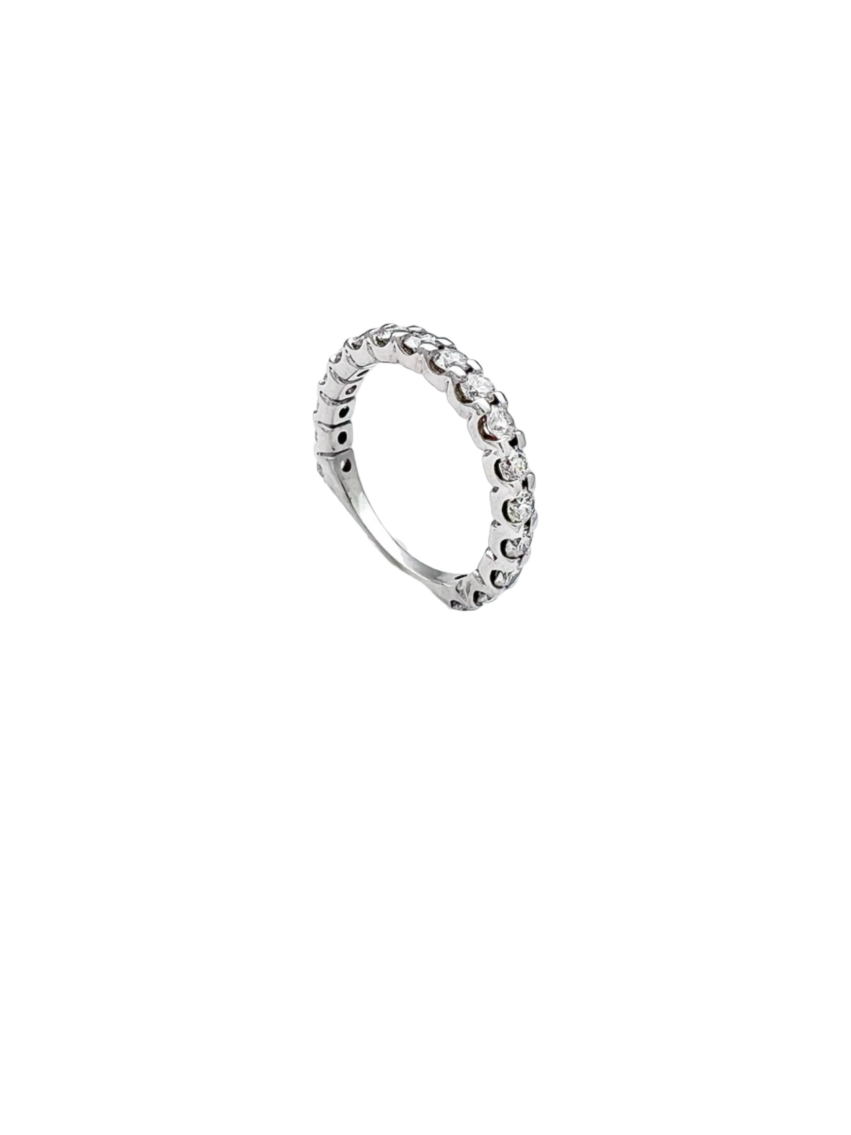 2.04 Carats Diamonds VS2 Set in 14 Karat White Gold Ring