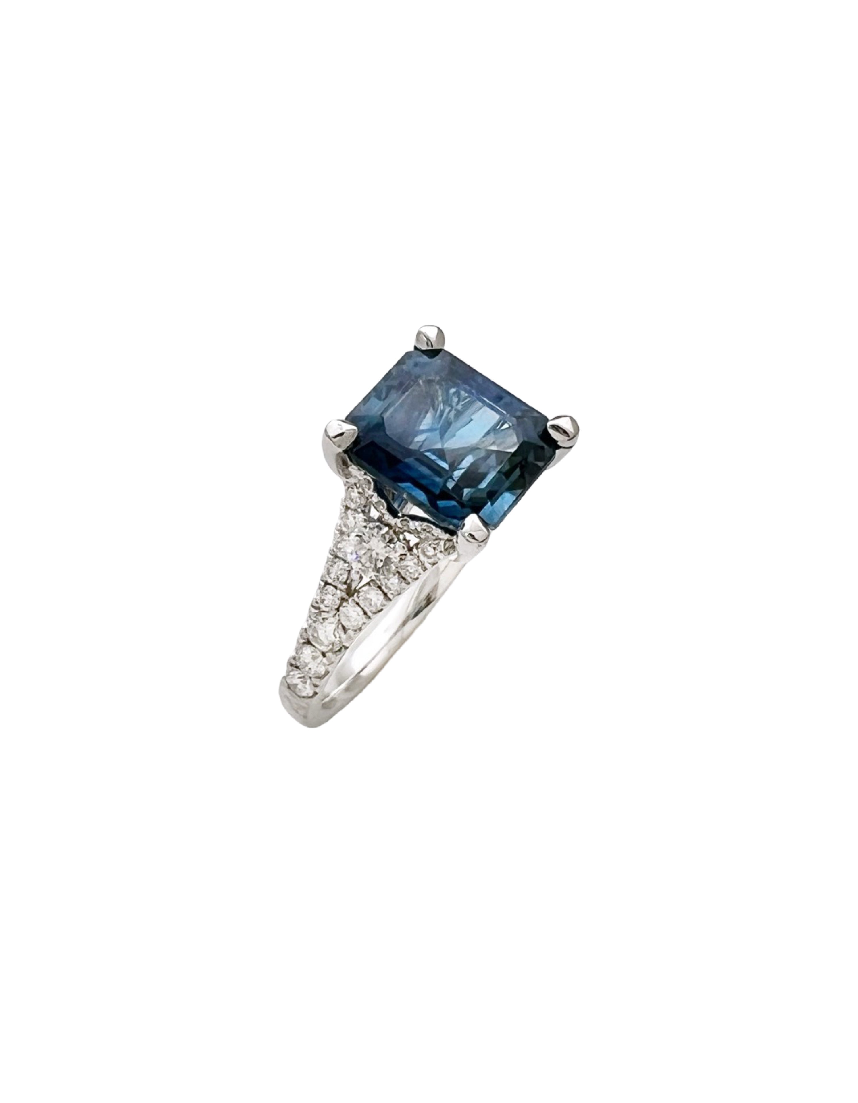 3.30 Carats Ceylon Sapphire No Heat (Certified) & 1.02 Carats Diamonds VS2 Set In 18K White Gold Ring