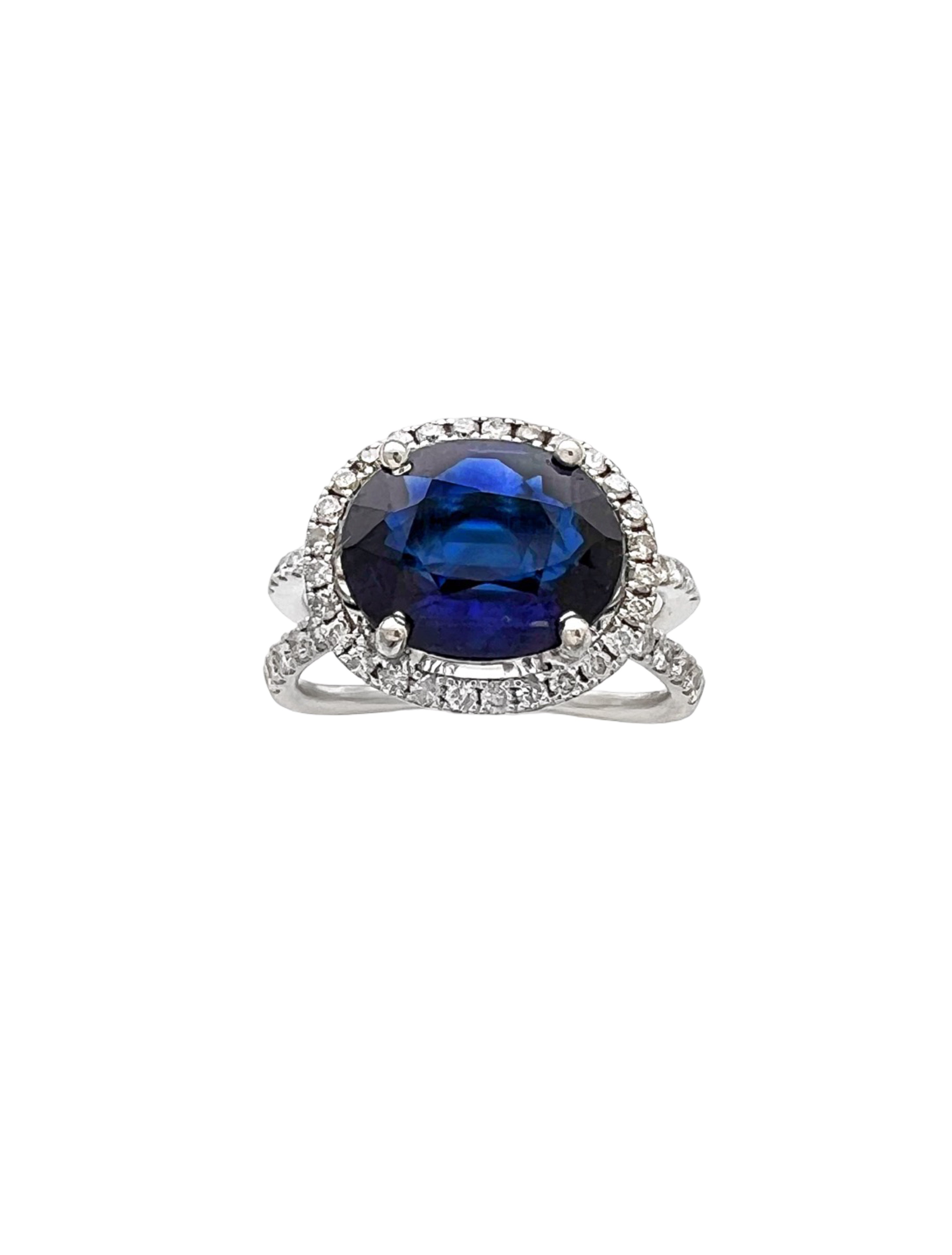 4.27 Carats Kyanite Nepal Unheated (Certified) & 0.74 Carats Diamonds SI Set In 14 Karat White Gold Ring