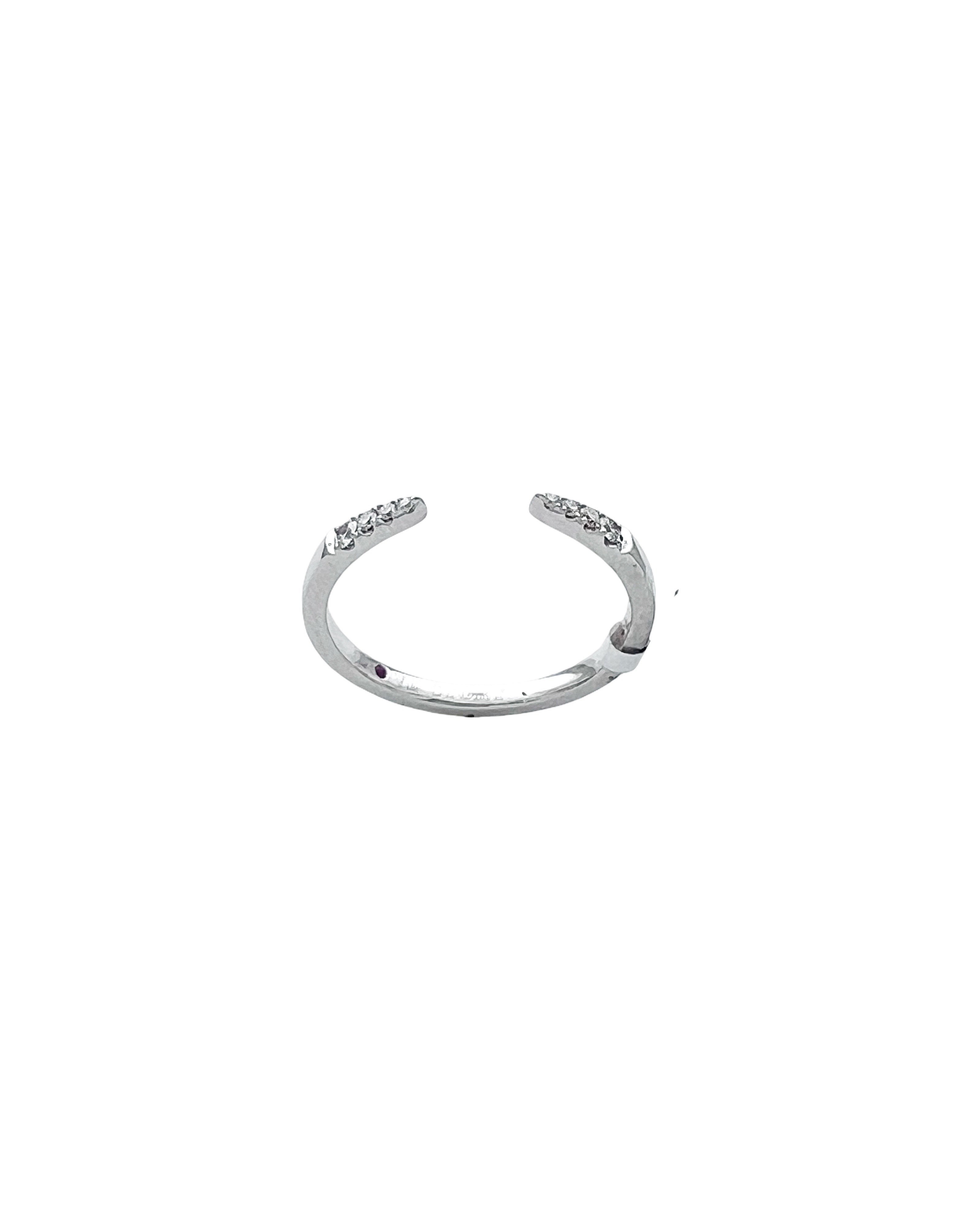 0.07 Carats Diamond VS2 Set In 14 Karat White Gold Gap Band