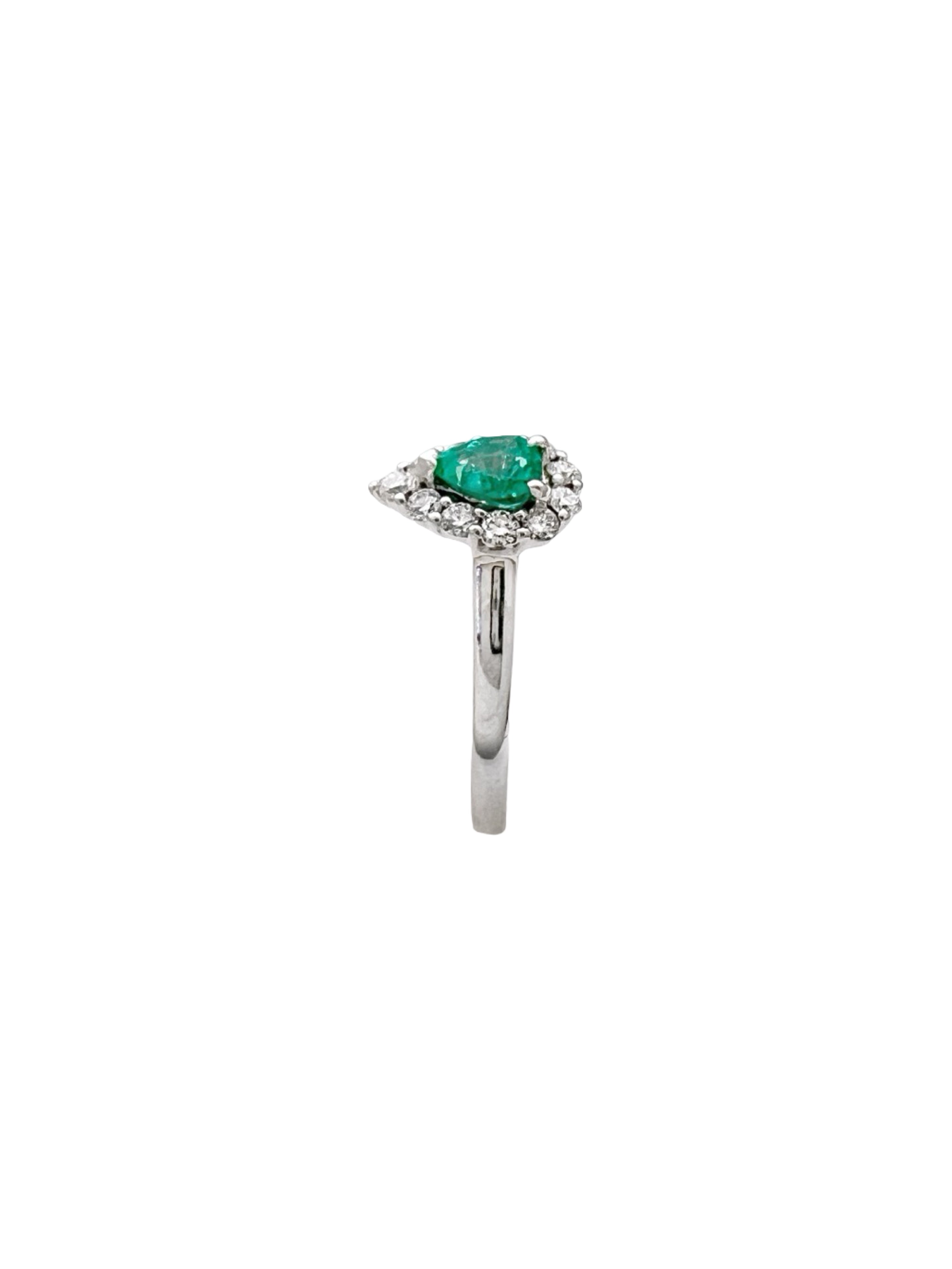 0.40 Carats Colombian Emerald No-Oil (Certified) & 0.40 Carats Diamonds VS2 Set In 18K White Gold