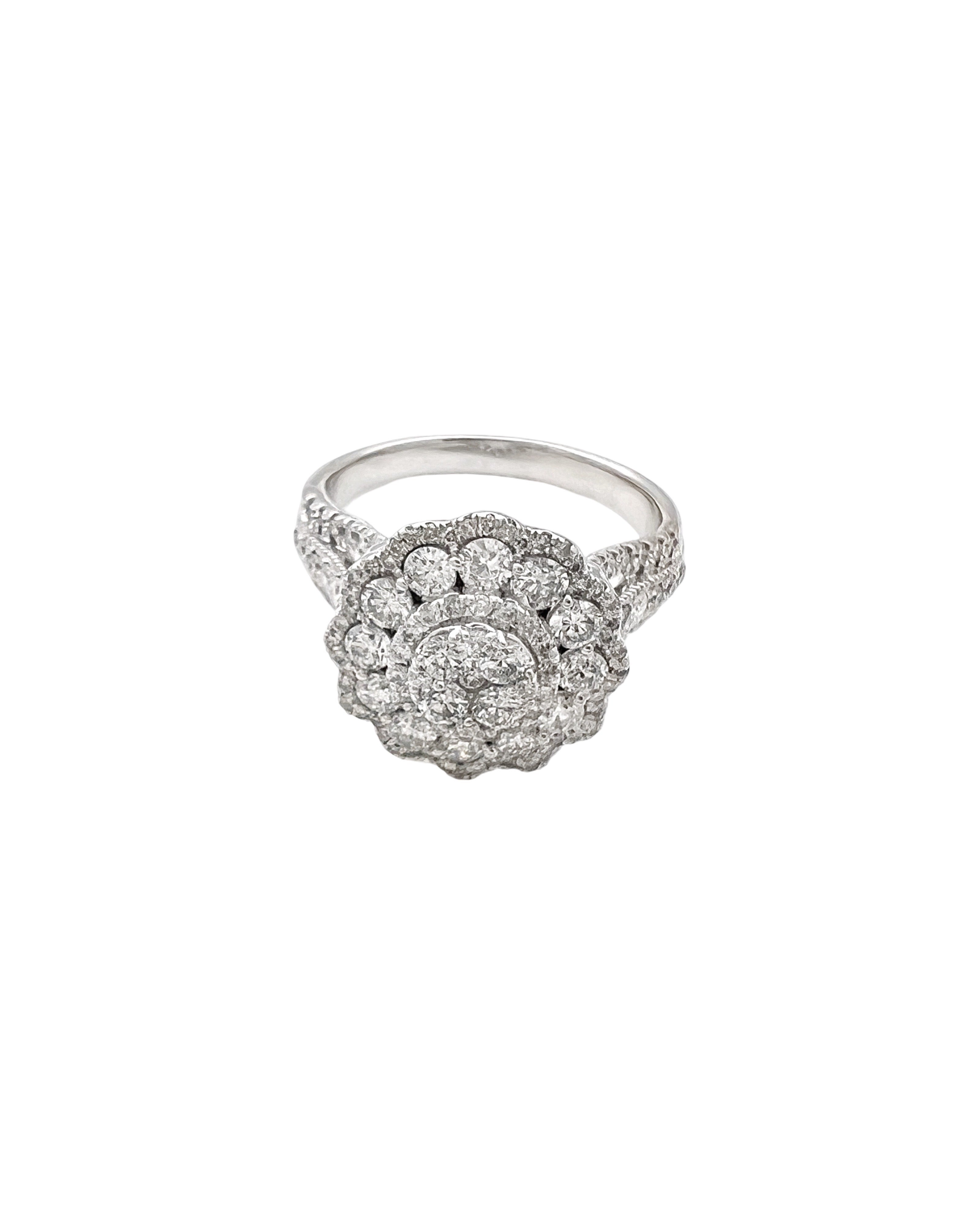 2.21 Carats Diamonds VS2 Set In 14 Karat White Gold Ring