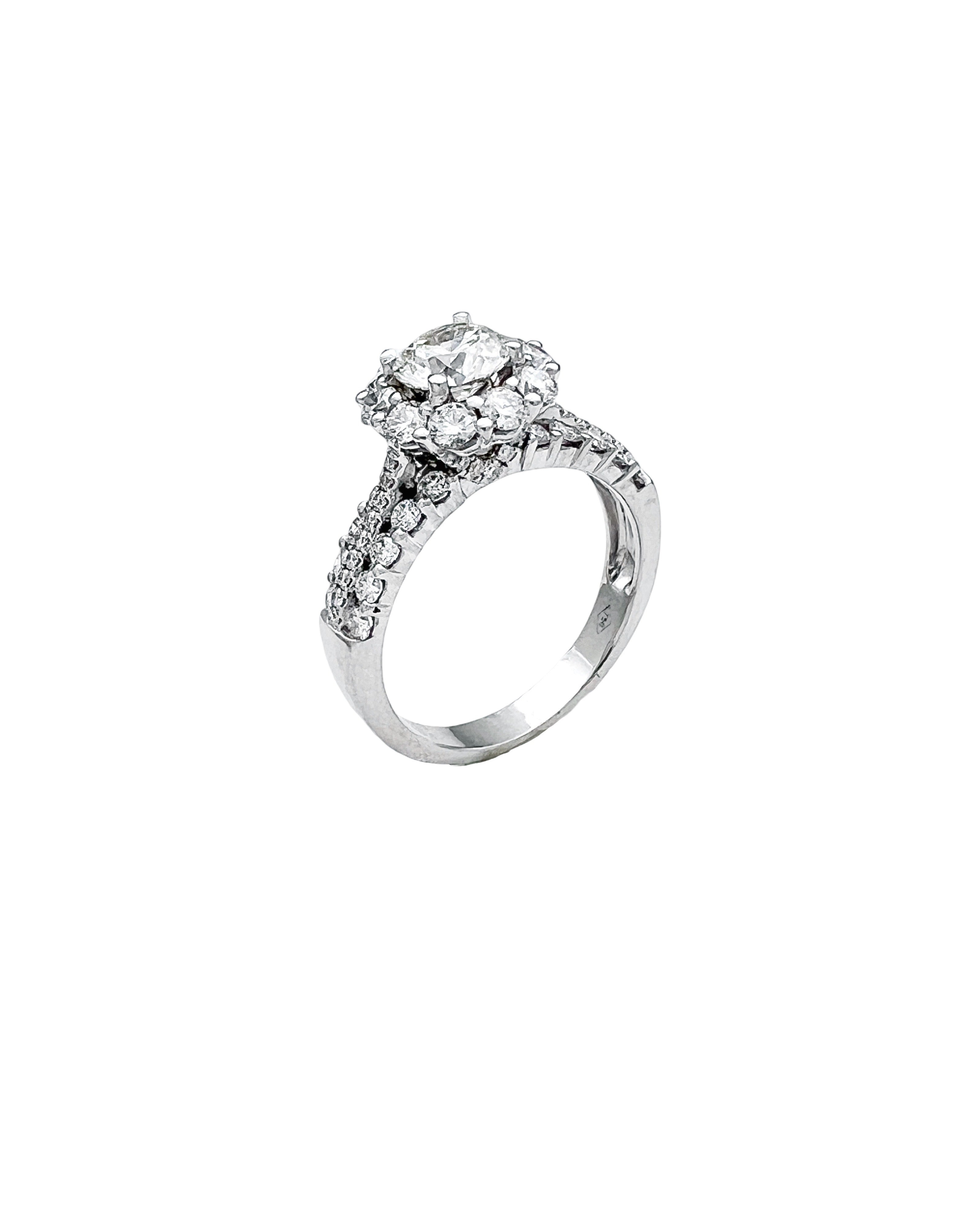 2.26 Carats Diamonds VS1-2(Center 0.81 Carats VVS1 Hearts & Arrows) Set in 18 Karat White Gold Ring