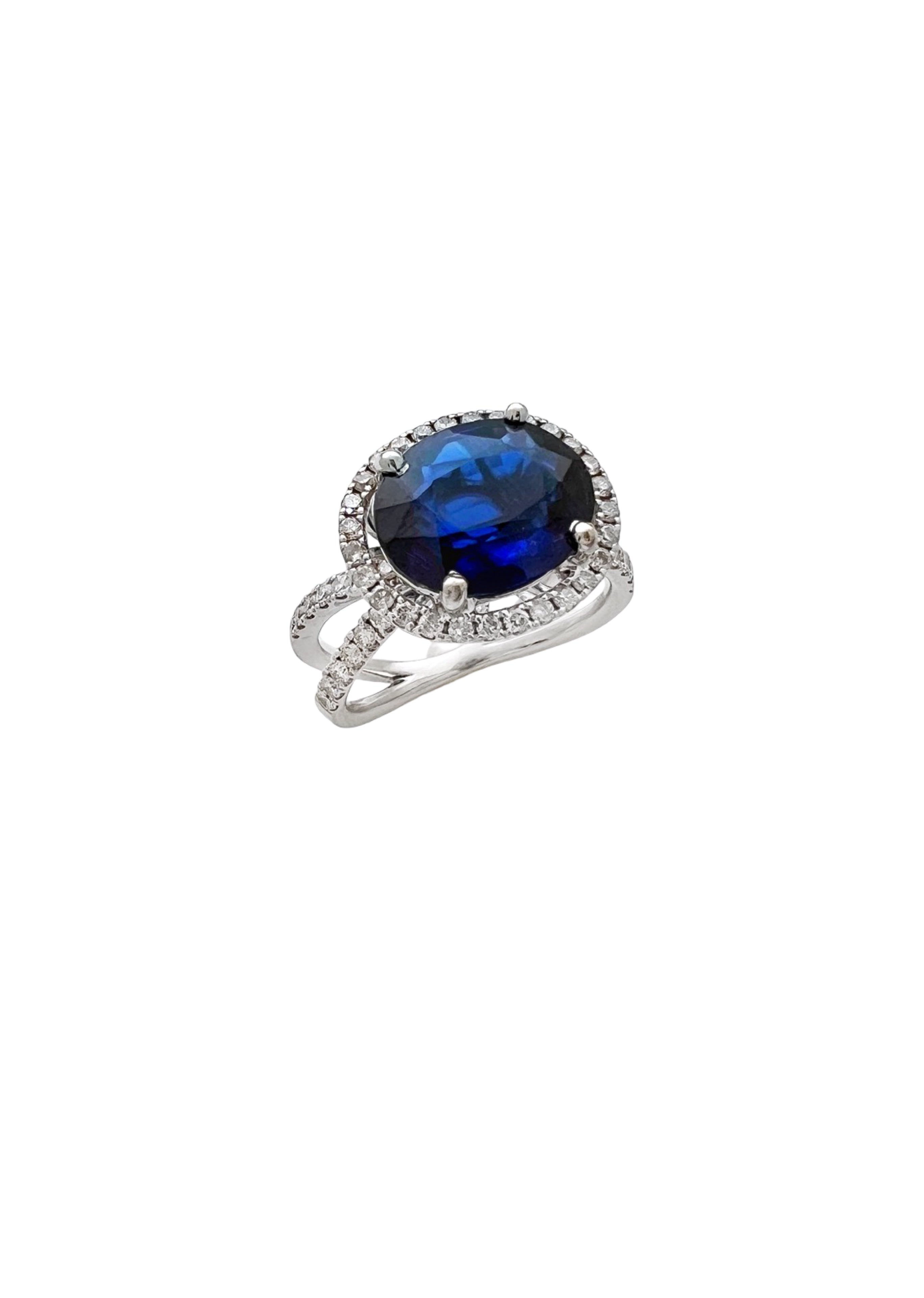 4.27 Carats Kyanite Nepal Unheated (Certified) & 0.74 Carats Diamonds SI Set In 14 Karat White Gold Ring