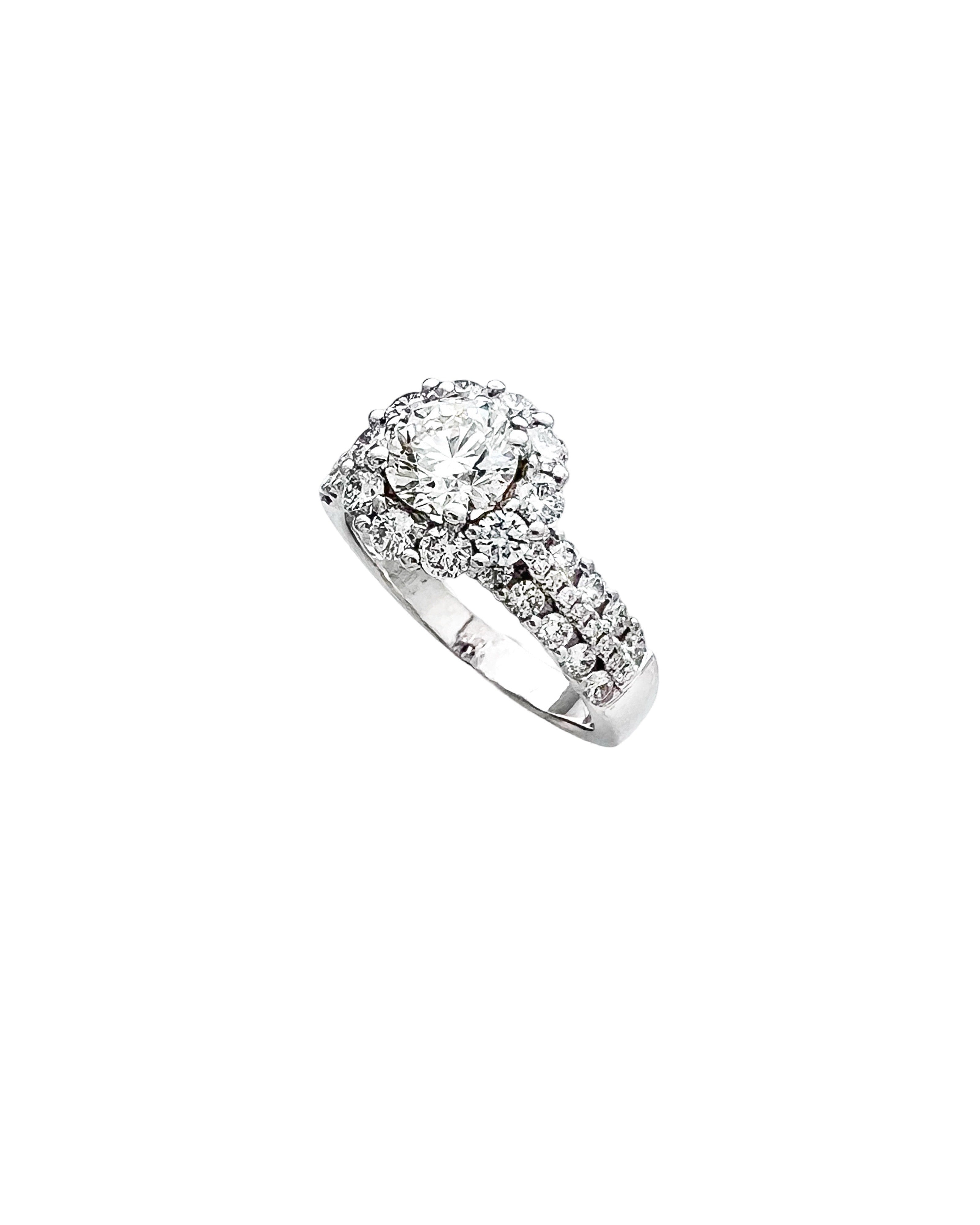 2.26 Carats Diamonds VS1-2(Center 0.81 Carats VVS1 Hearts & Arrows) Set in 18 Karat White Gold Ring