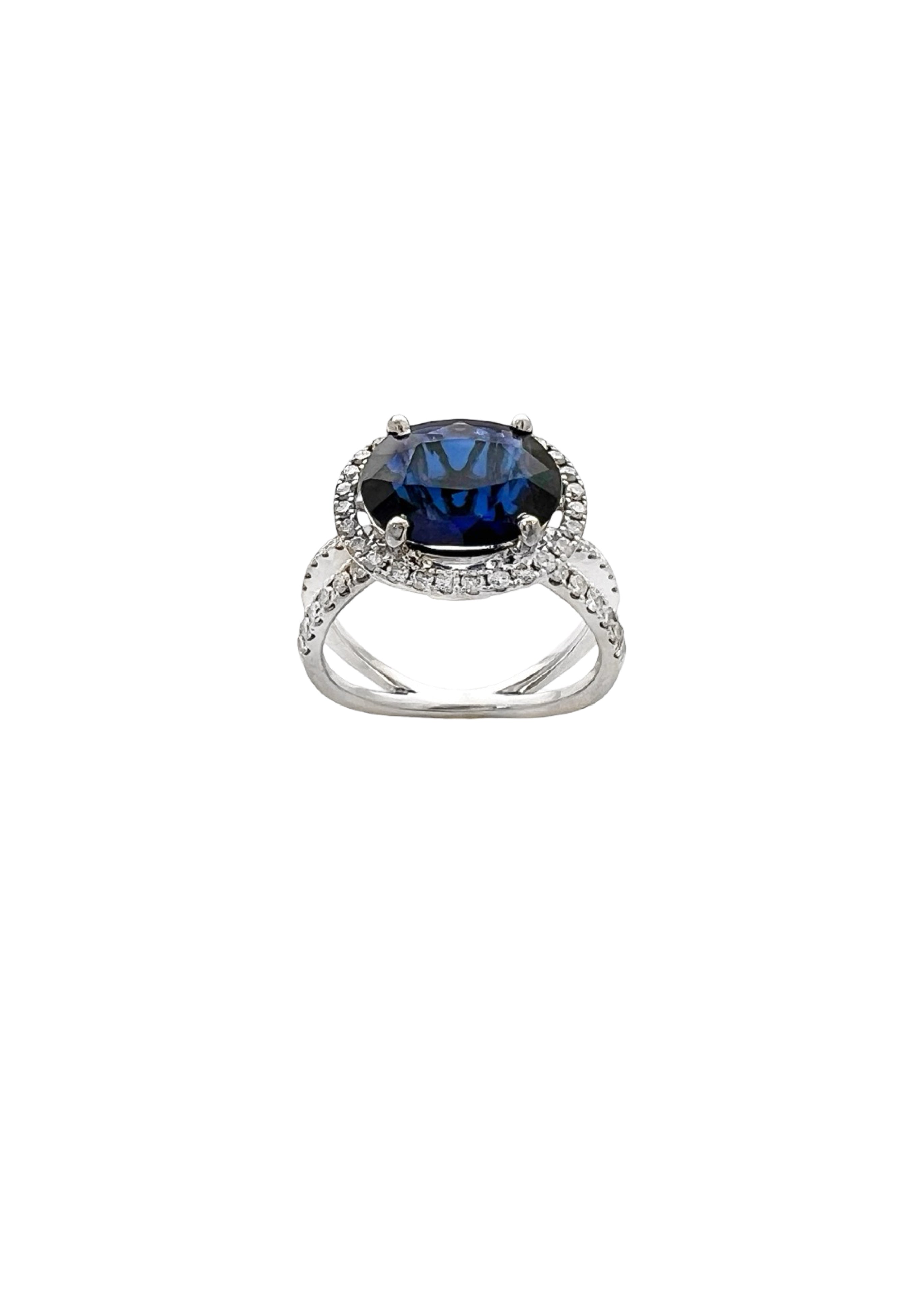 4.27 Carats Kyanite Nepal Unheated (Certified) & 0.74 Carats Diamonds SI Set In 14 Karat White Gold Ring