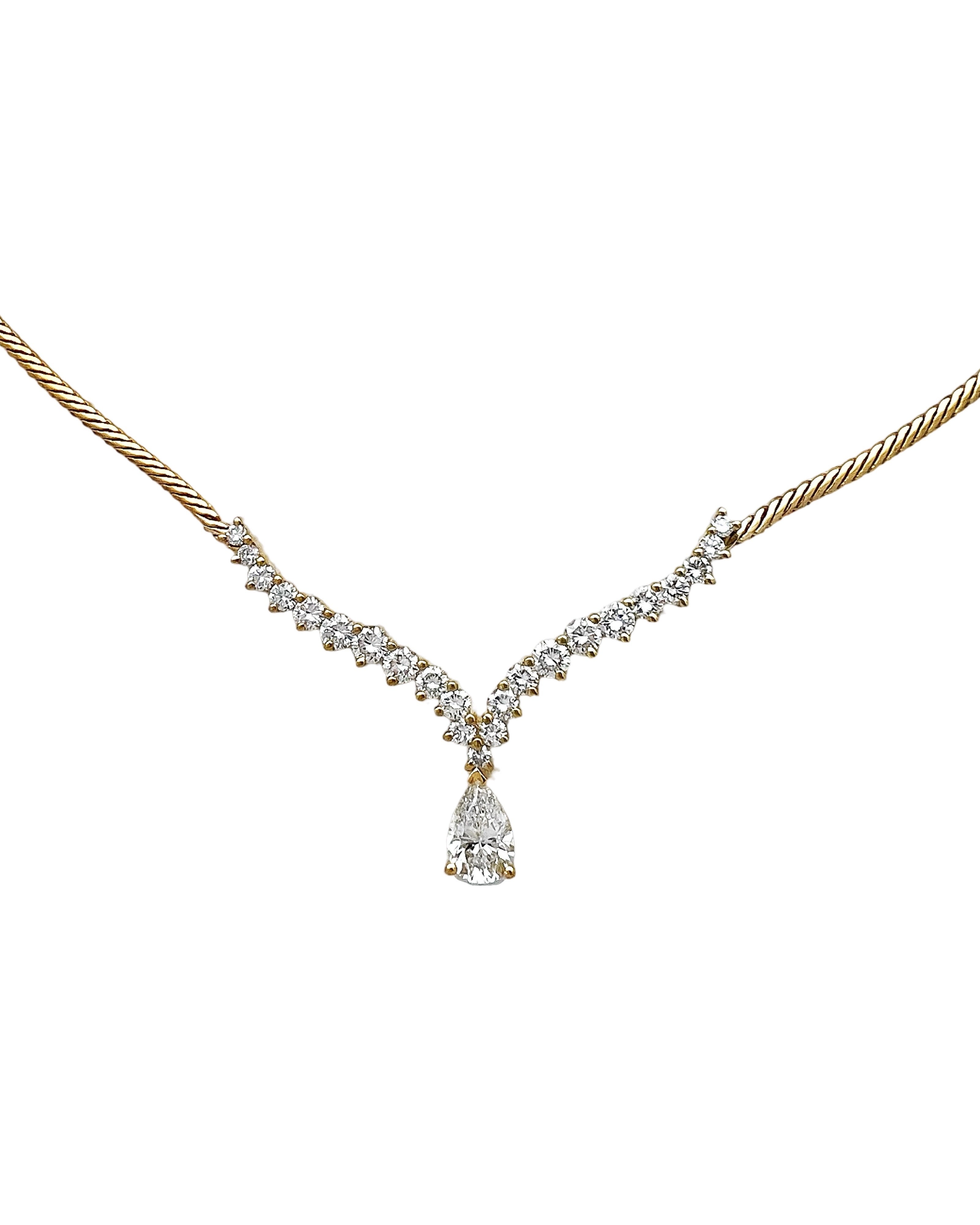 2.17 Carats Diamonds VS2 (Center 0.79 Carats) Set In 18 Karat Yellow Gold Necklace 17 Inches