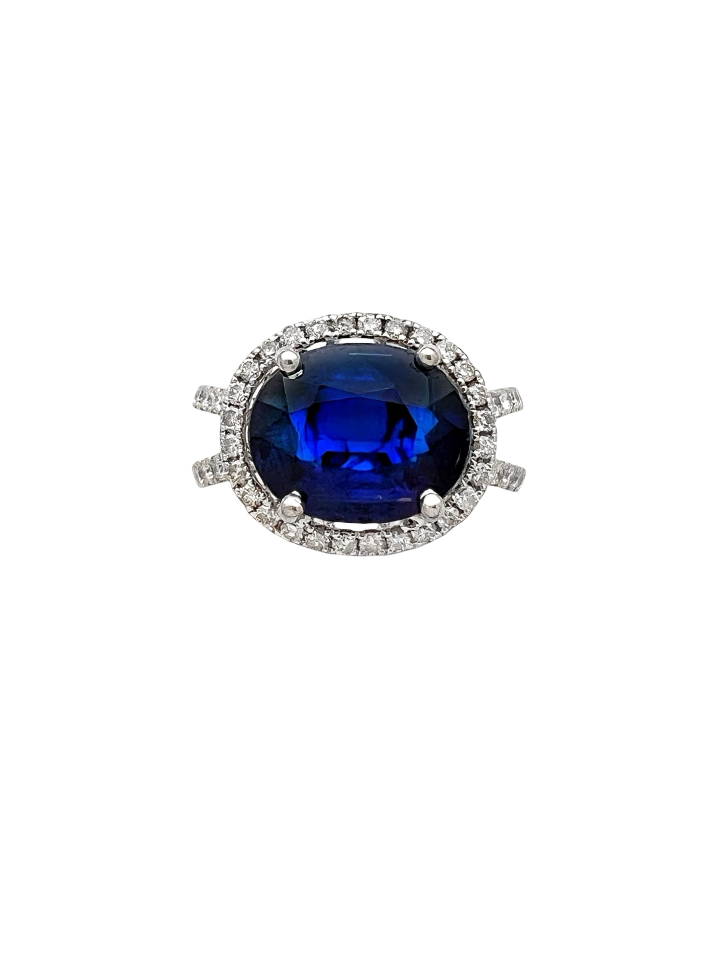4.27 Carats Kyanite Nepal Unheated (Certified) & 0.74 Carats Diamonds SI Set In 14 Karat White Gold Ring