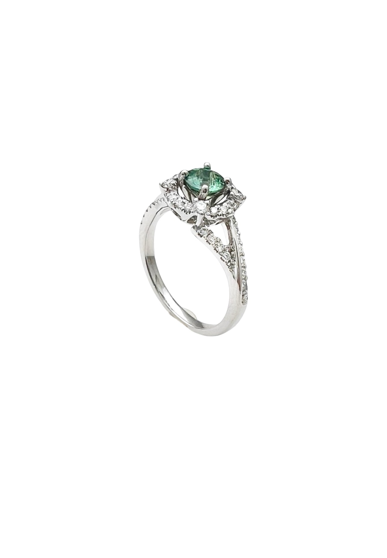 0.57 Carats Alexandrite GIA (Certified) & 0.92 Carats Diamond VS2 Set In 14K White Gold Ring